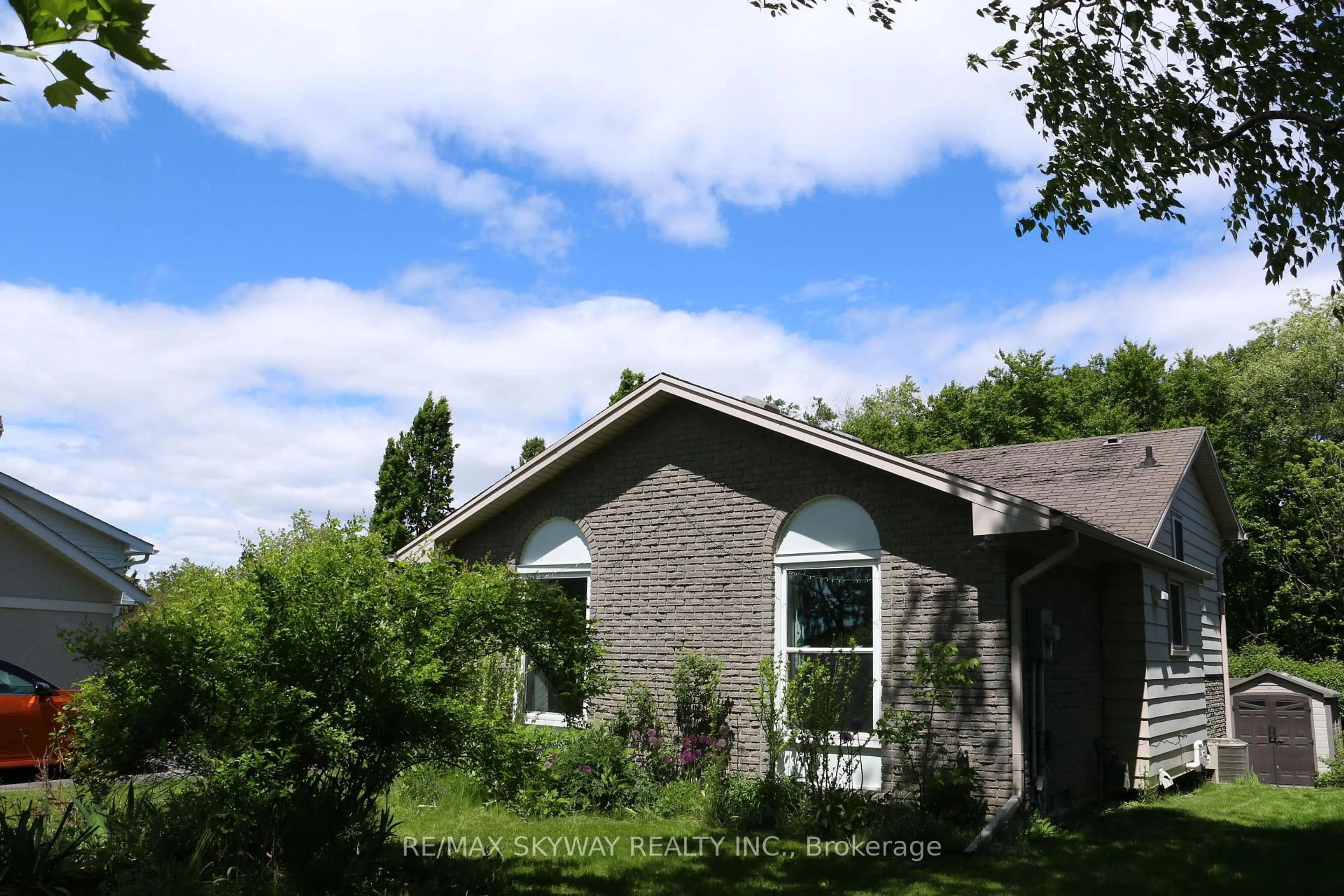 Unknown for 18 Matthew Crt, Kitchener Ontario N2B 1W6