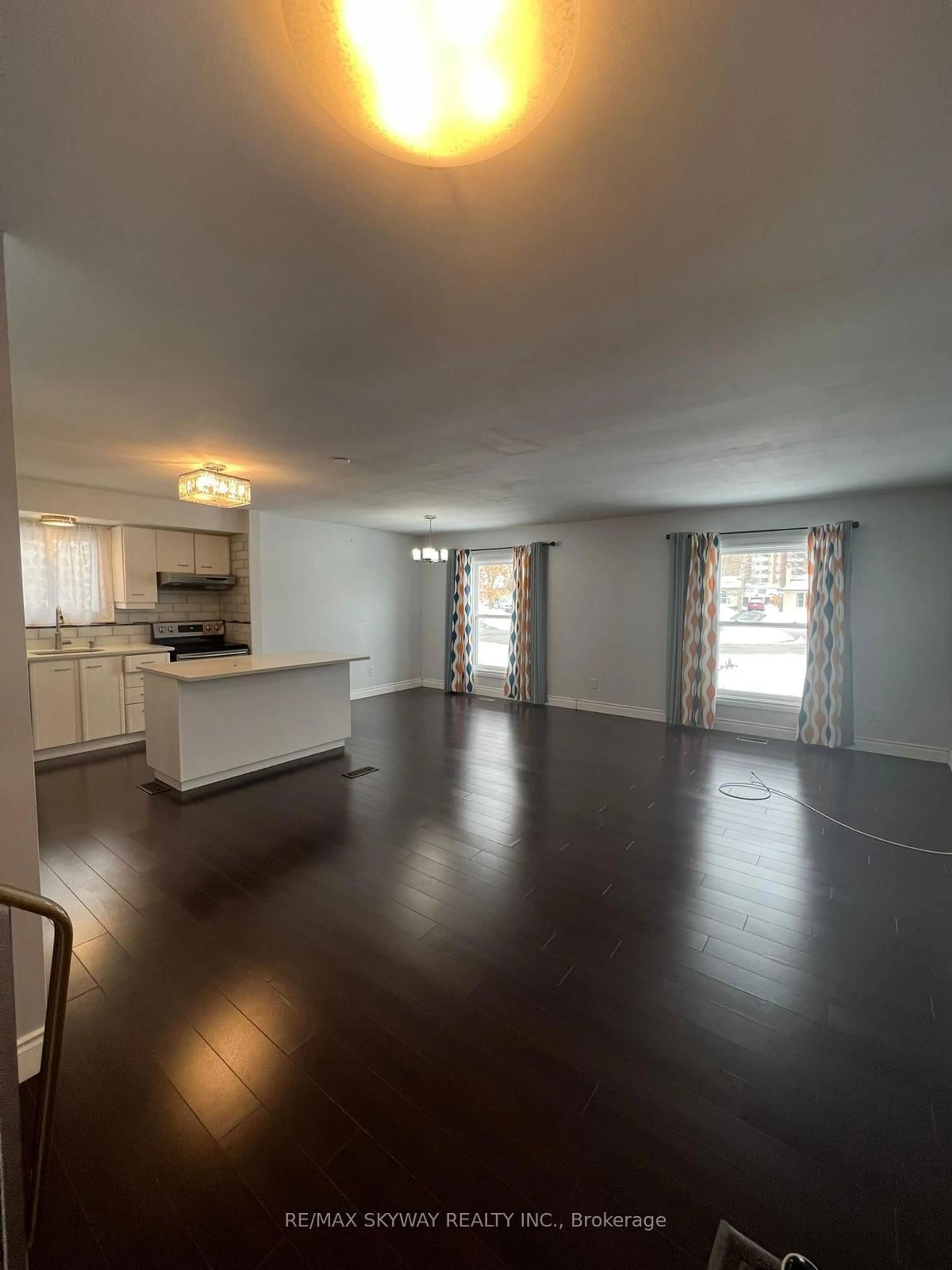 A pic of a room for 18 Matthew Crt, Kitchener Ontario N2B 1W6