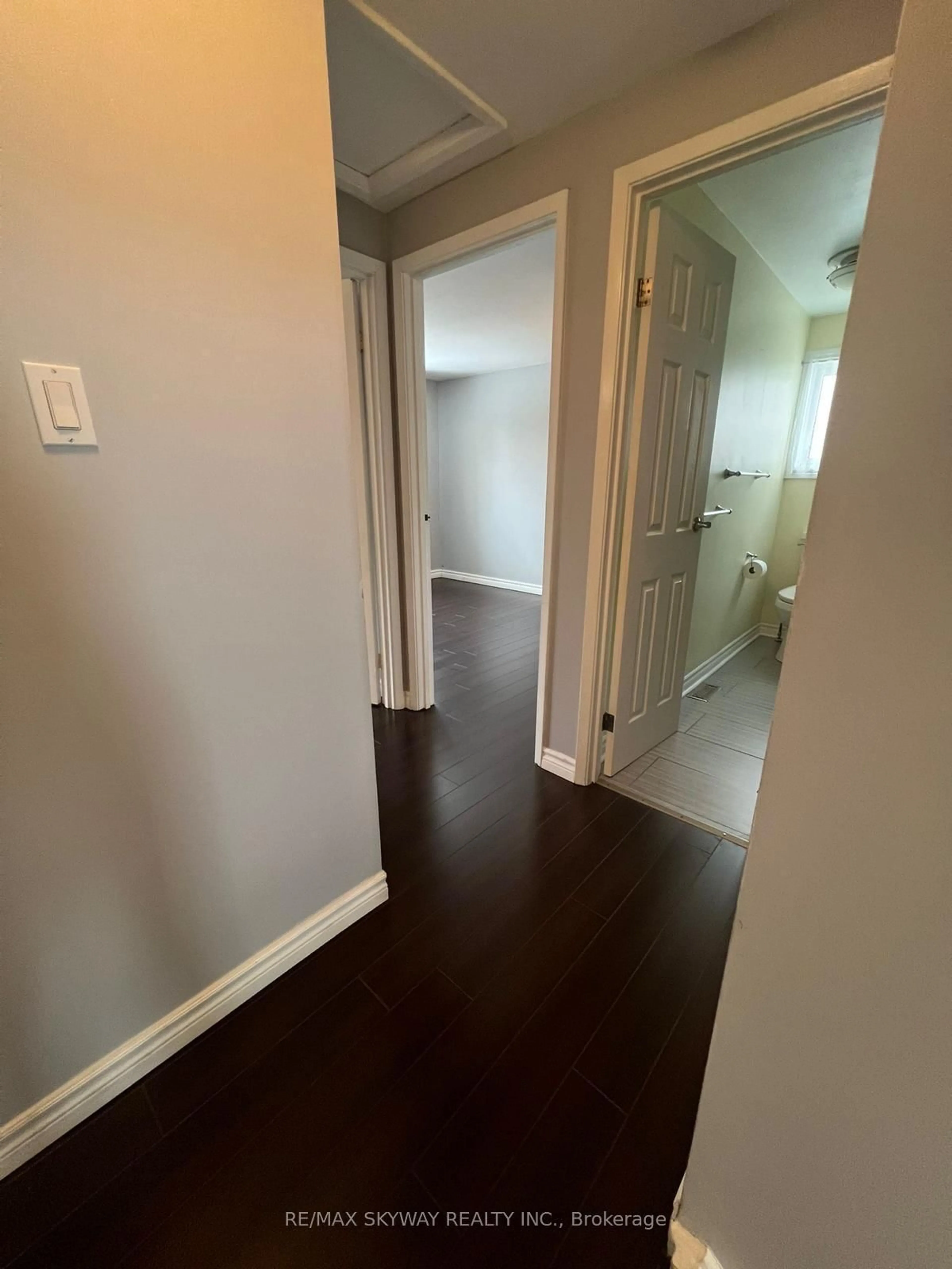 A pic of a room for 18 Matthew Crt, Kitchener Ontario N2B 1W6