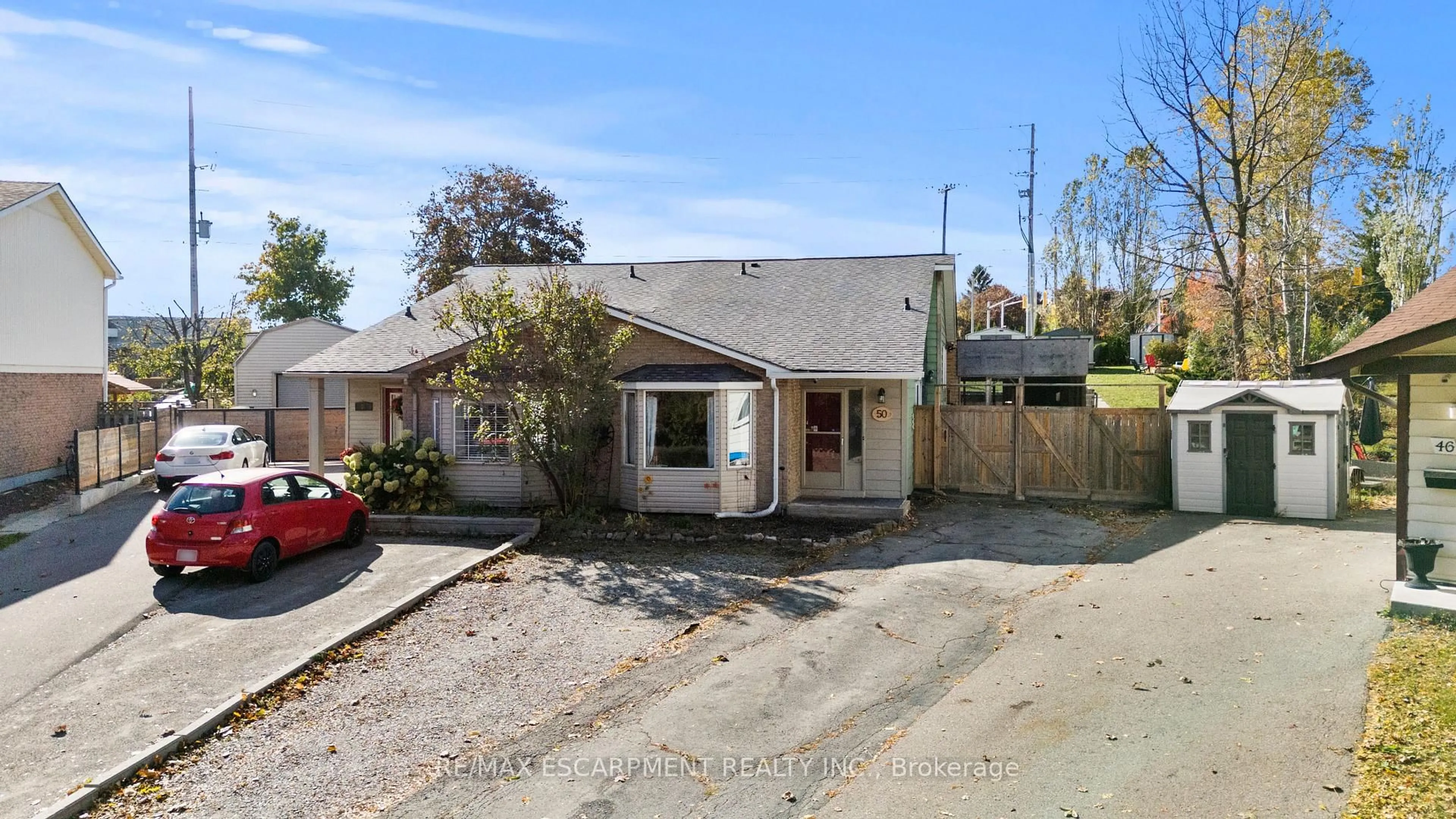 A pic from outside/outdoor area/front of a property/back of a property/a pic from drone, street for 50 Gledhill Cres, Hamilton Ontario L9C 6H4