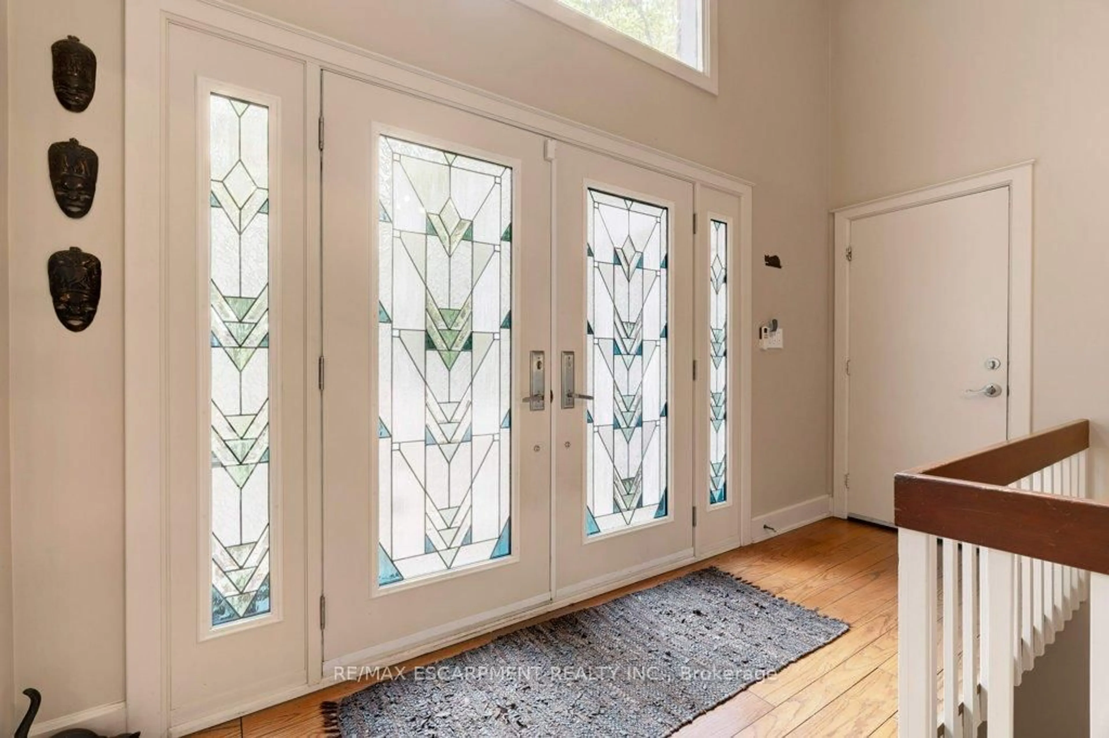 Indoor entryway for 59 PARK Rd, Grimsby Ontario L3M 4E7