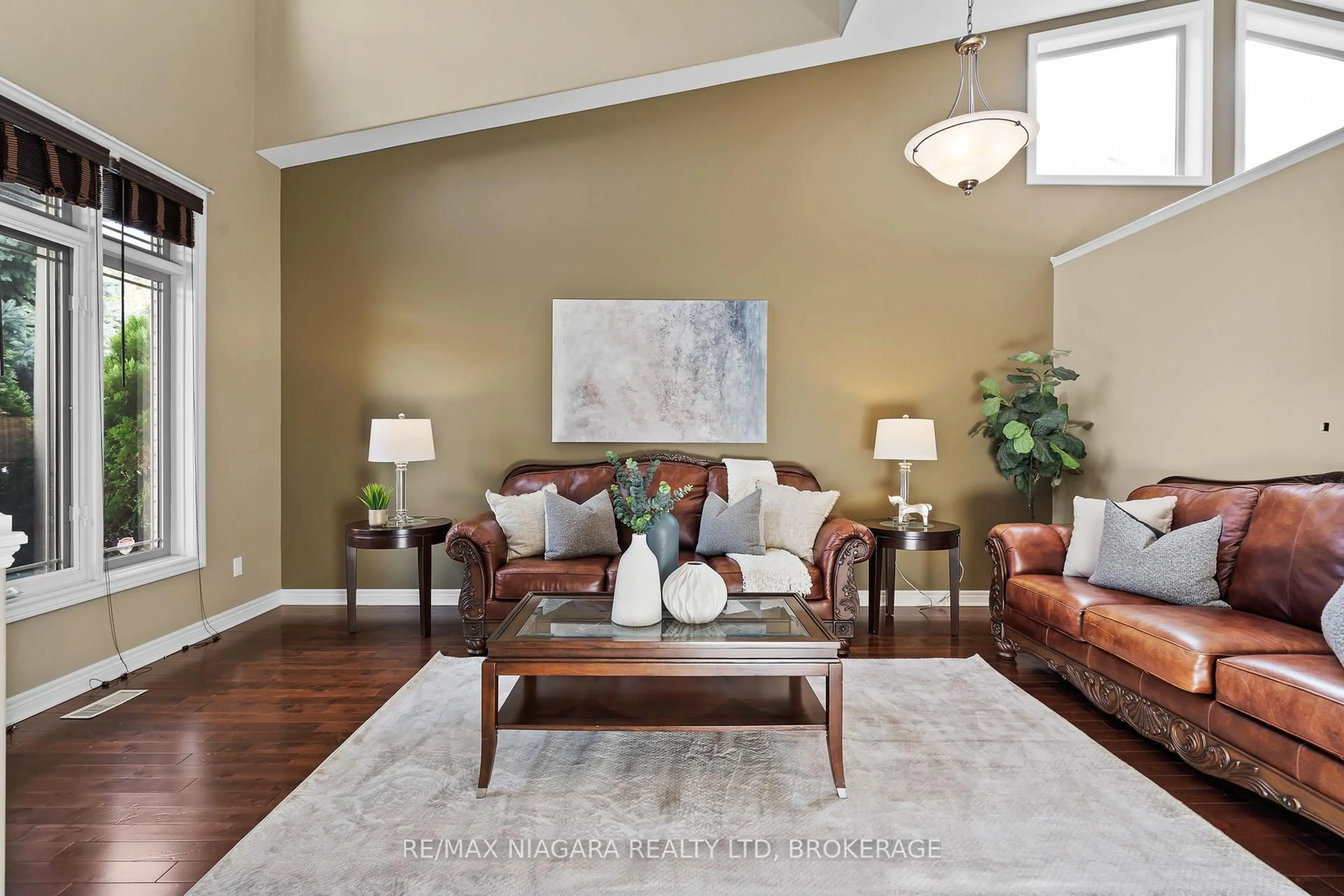 Living room with furniture, unknown for 6877 Courtney Cres, Niagara Falls Ontario L2H 0A3