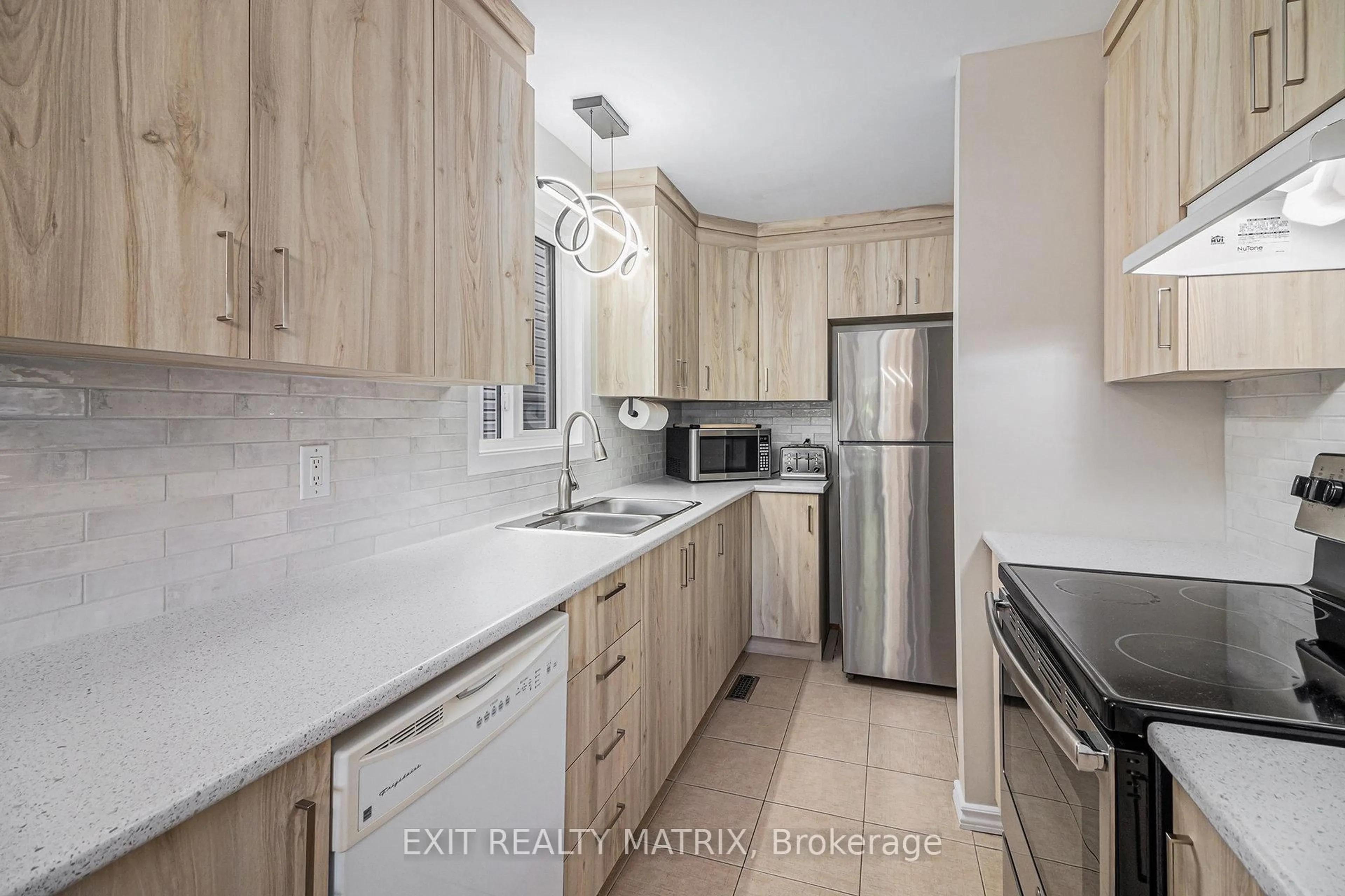 Standard kitchen, unknown for 1432 Deavy Way, Ottawa Ontario K1E 2W8