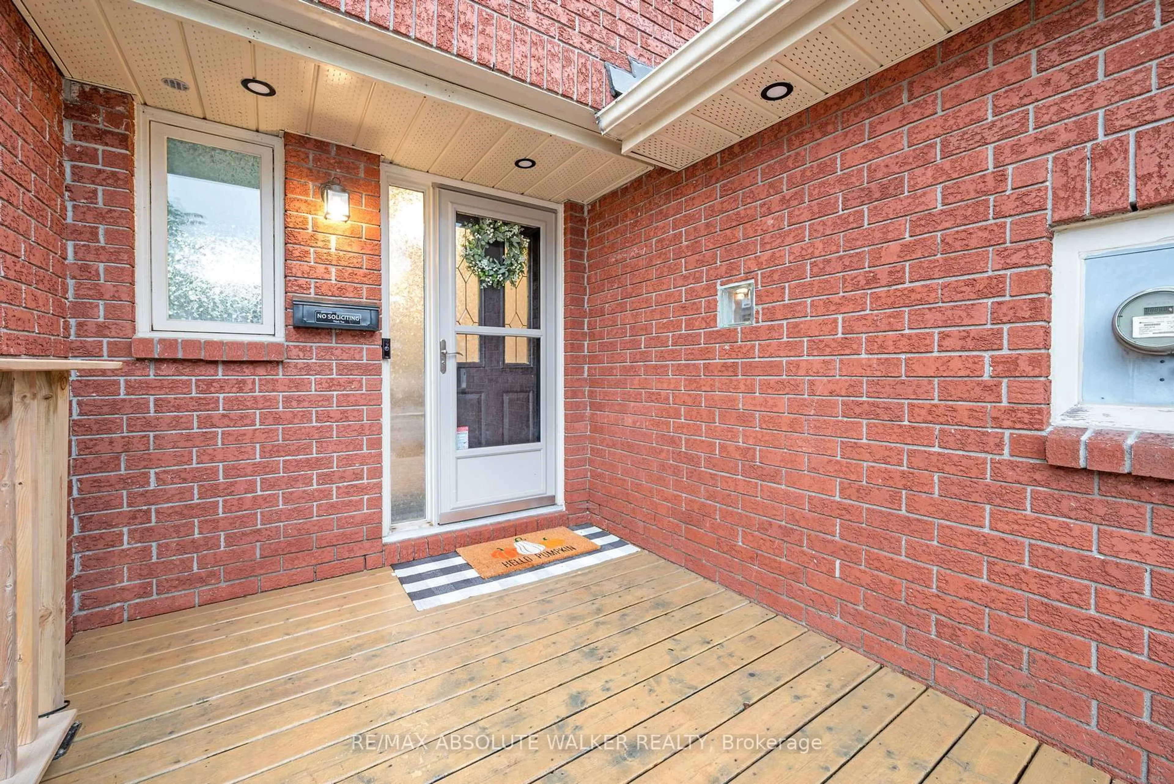 Unknown for 108 Cedarock Dr, Ottawa Ontario K2M 2H5