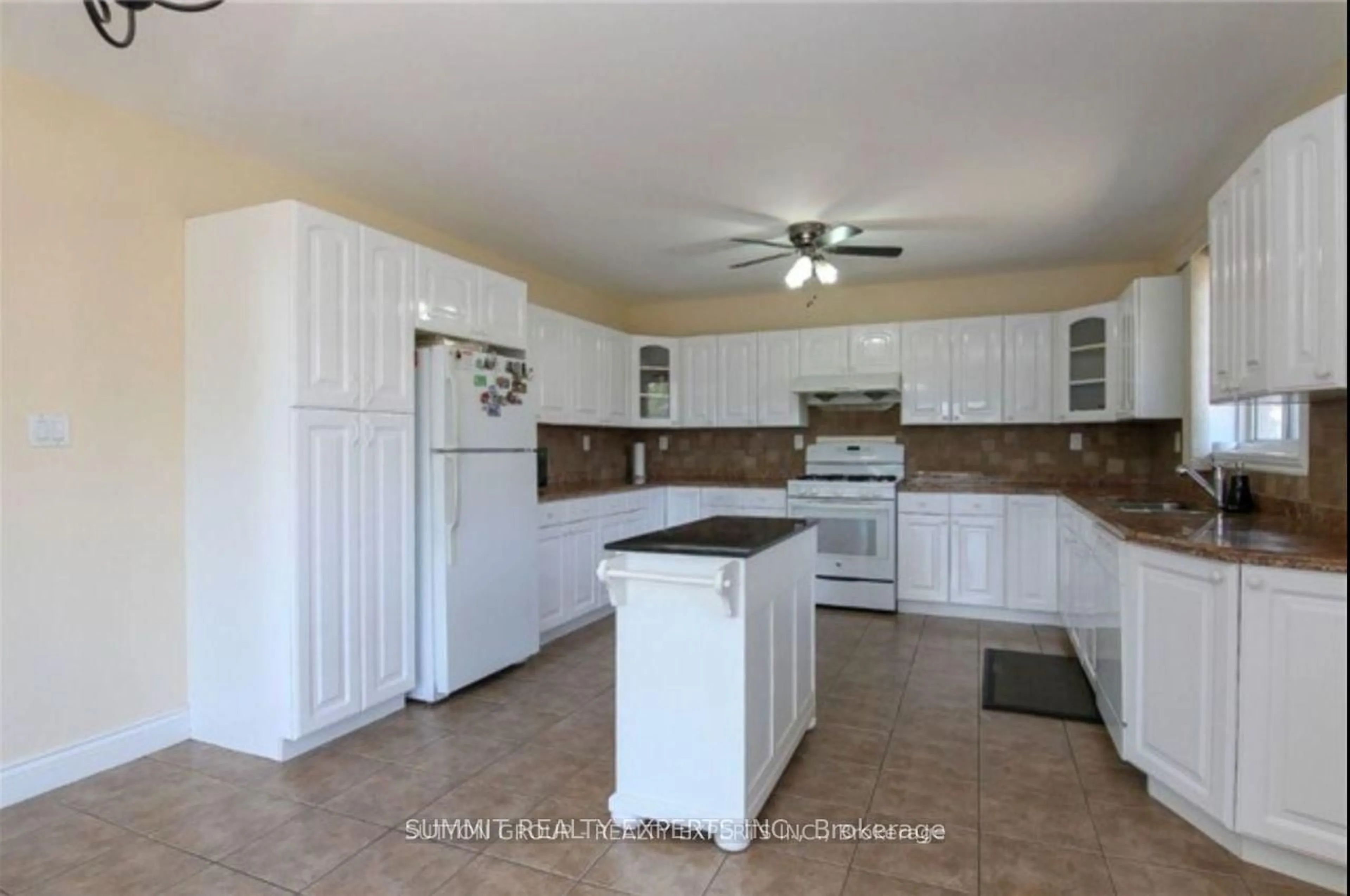 Open concept kitchen, ceramic/tile floor for 478 Jones Rd, Hamilton Ontario L8E 5C3