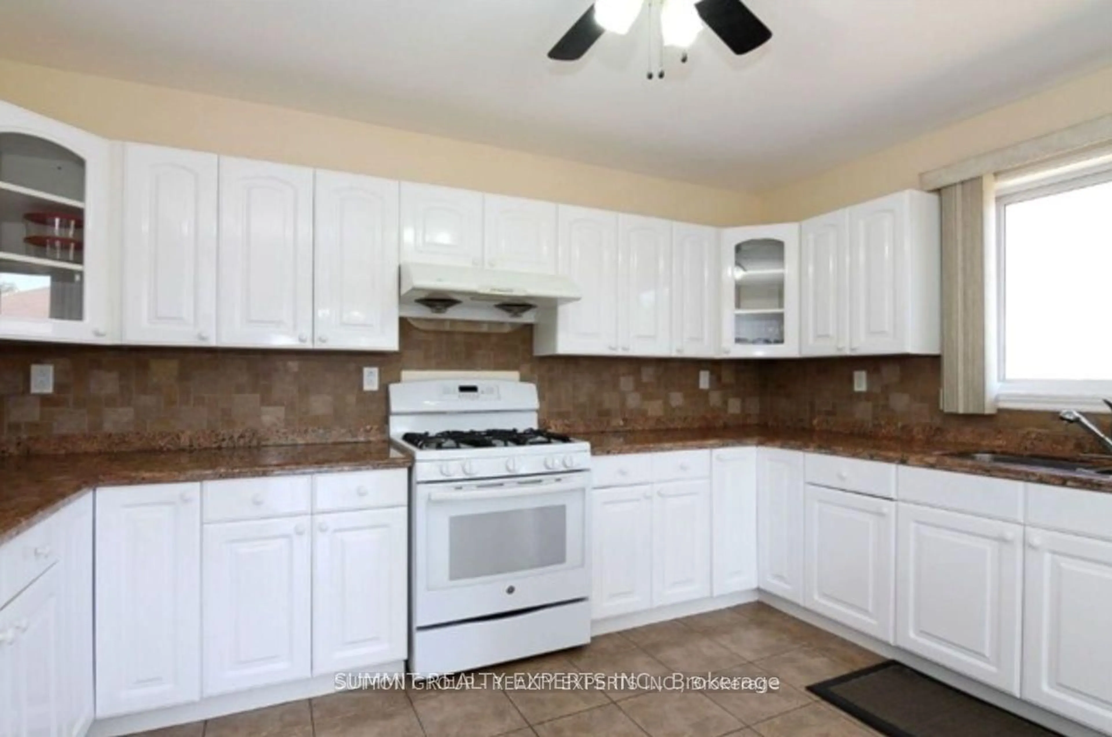 Standard kitchen, ceramic/tile floor for 478 Jones Rd, Hamilton Ontario L8E 5C3