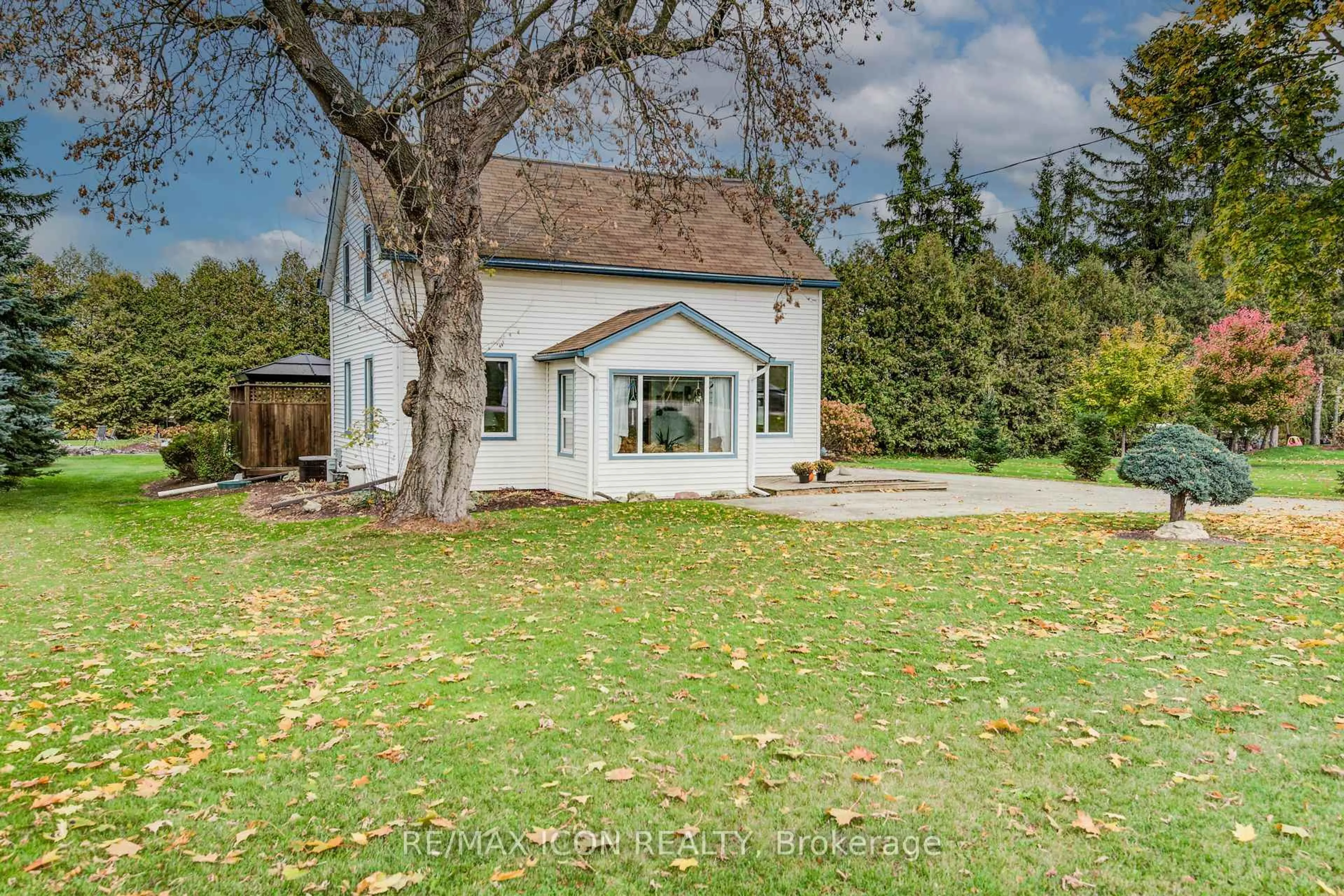 A pic from outside/outdoor area/front of a property/back of a property/a pic from drone, street for 1301 Lobsinger Line, Woolwich Ontario N2J 4G8