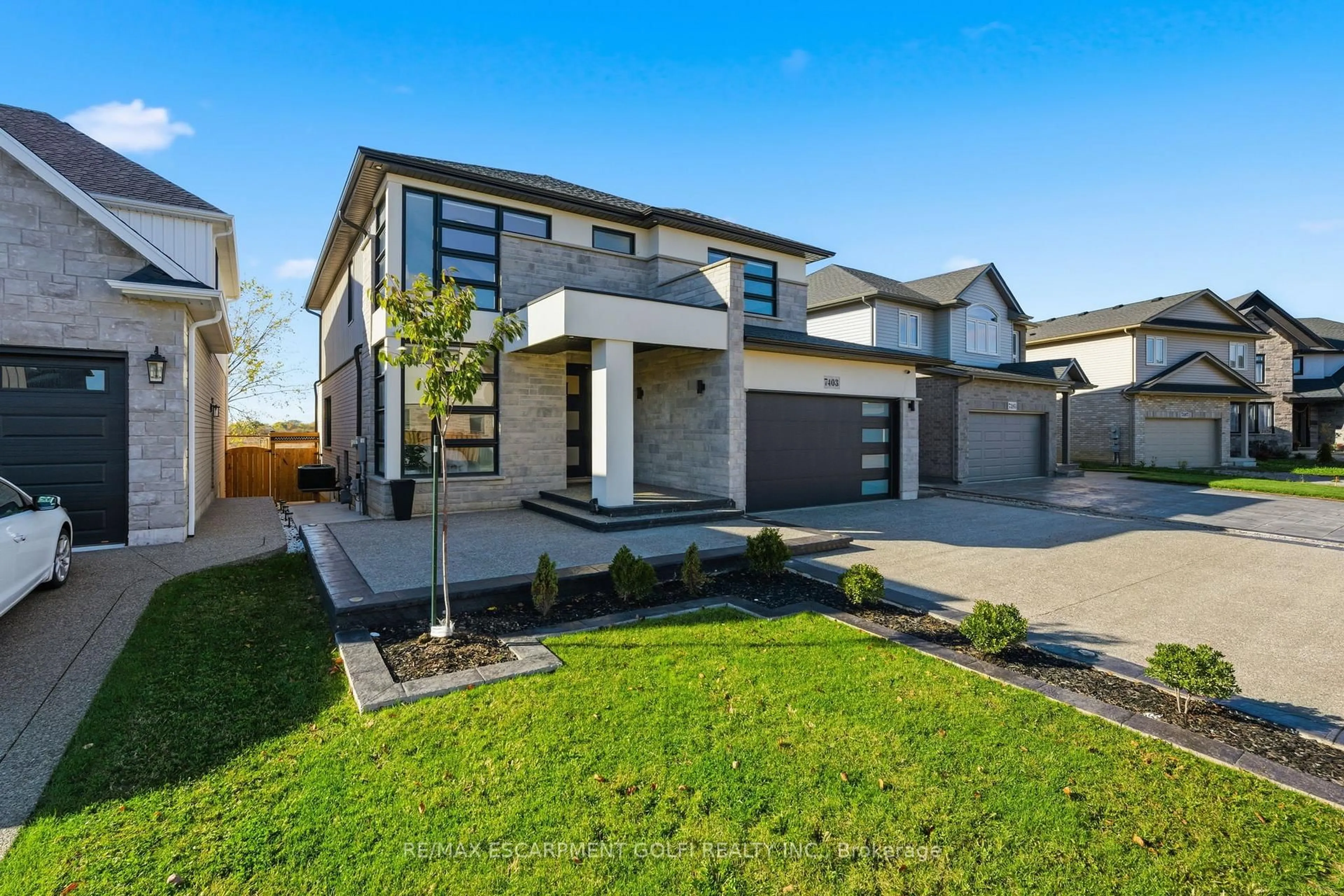 Home with brick exterior material, street for 7403 Sherrilee Cres, Niagara Falls Ontario L2H 3T4