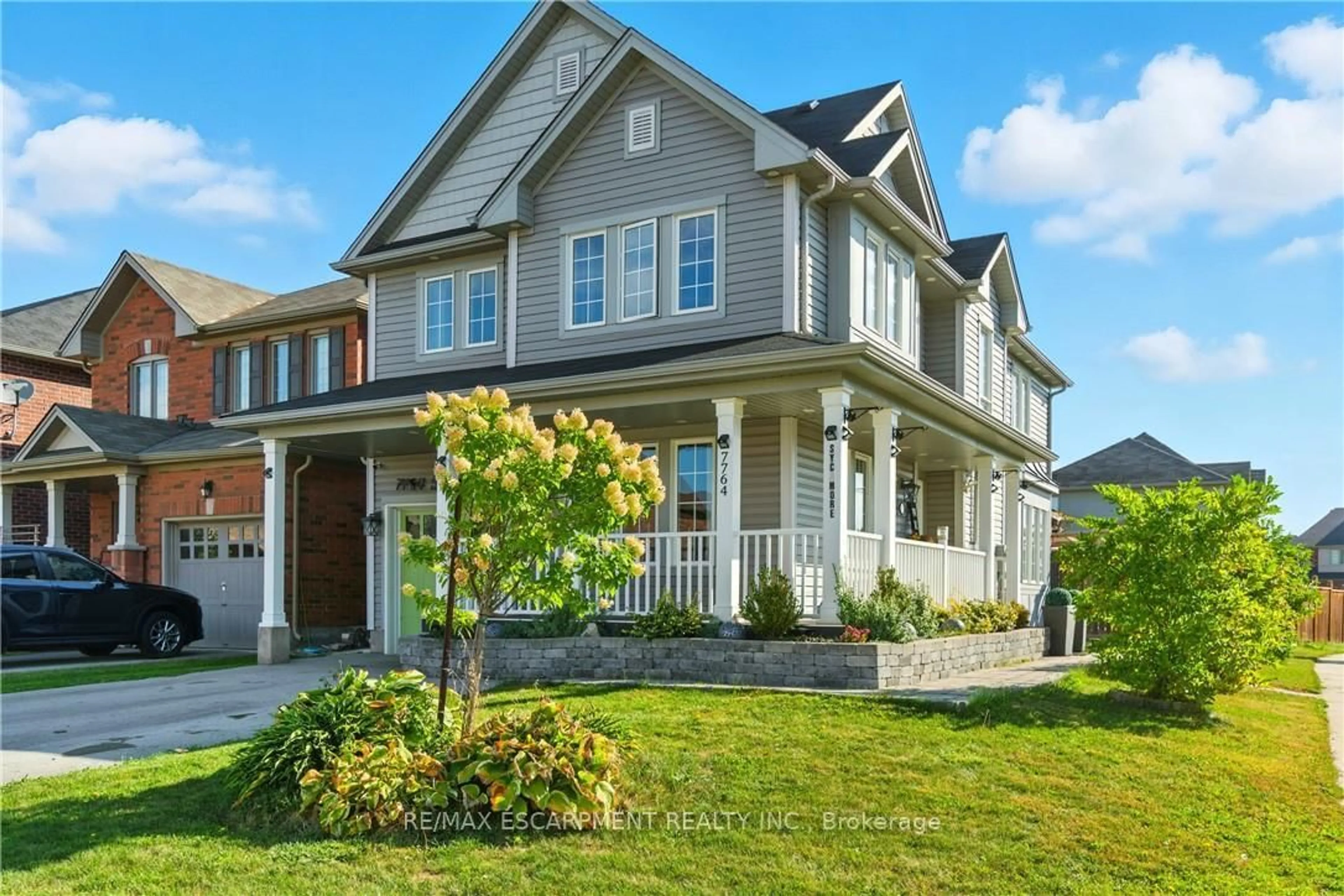 Home with vinyl exterior material, street for 7764 Sycamore Dr, Niagara Falls Ontario L2H 0N6