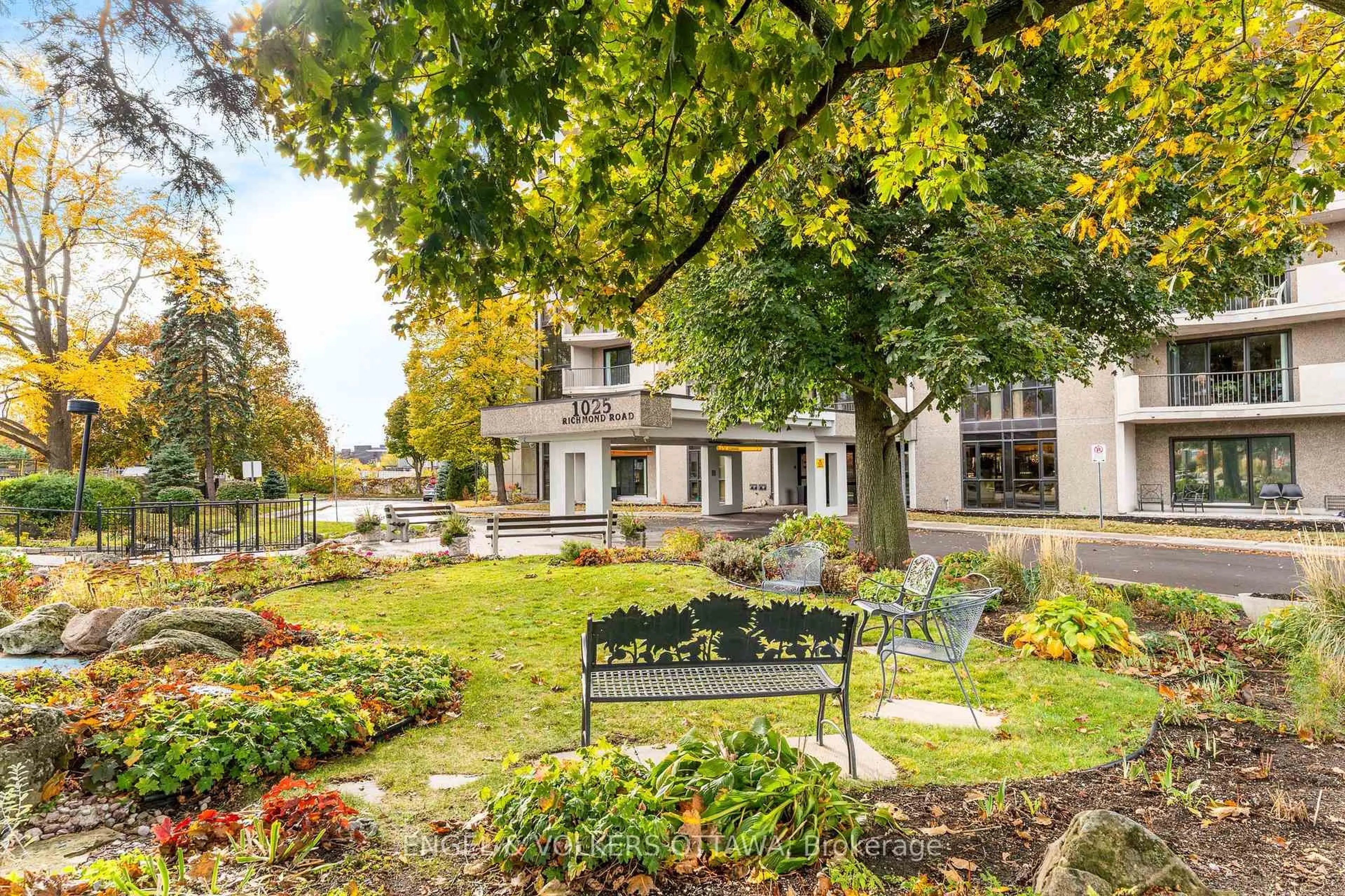 Patio, street for 1025 Richmond Rd #704, Ottawa Ontario K2B 8G8