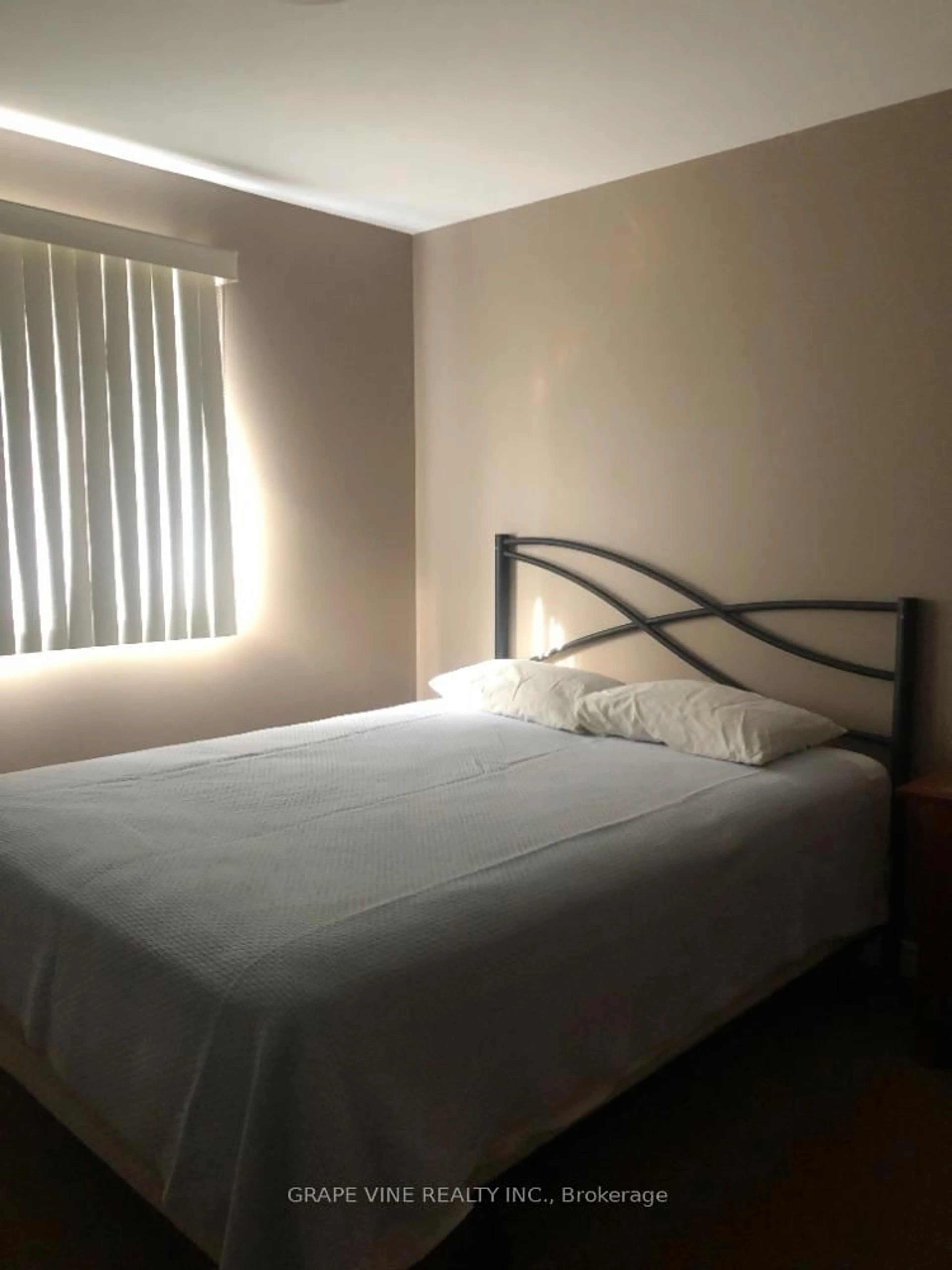 Bedroom with bed, unknown for 37 Cloverloft Crt, Stittsville Ontario K2S 1T3