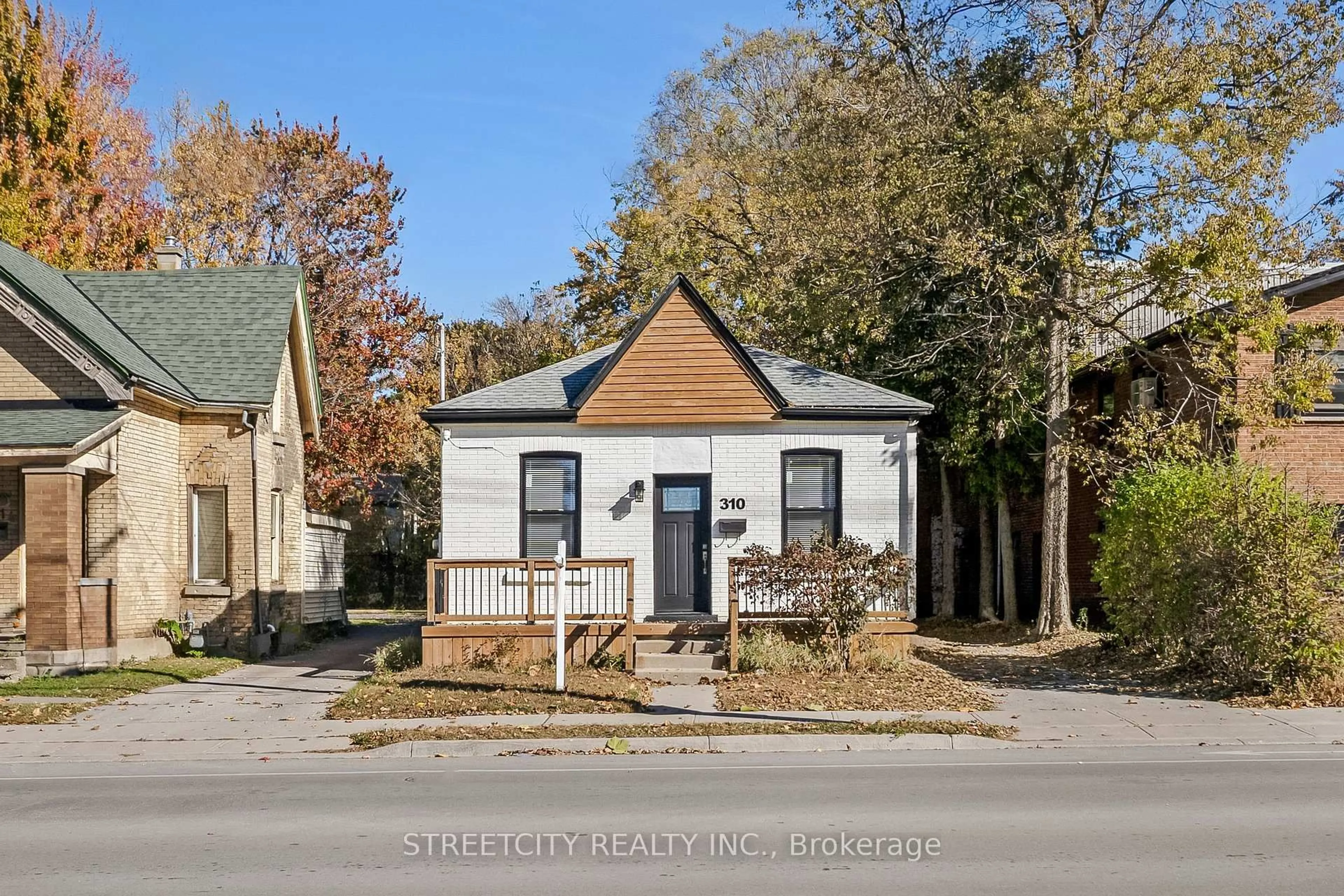 A pic from outside/outdoor area/front of a property/back of a property/a pic from drone, street for 310 Egerton St, London East Ontario N5Z 2G7
