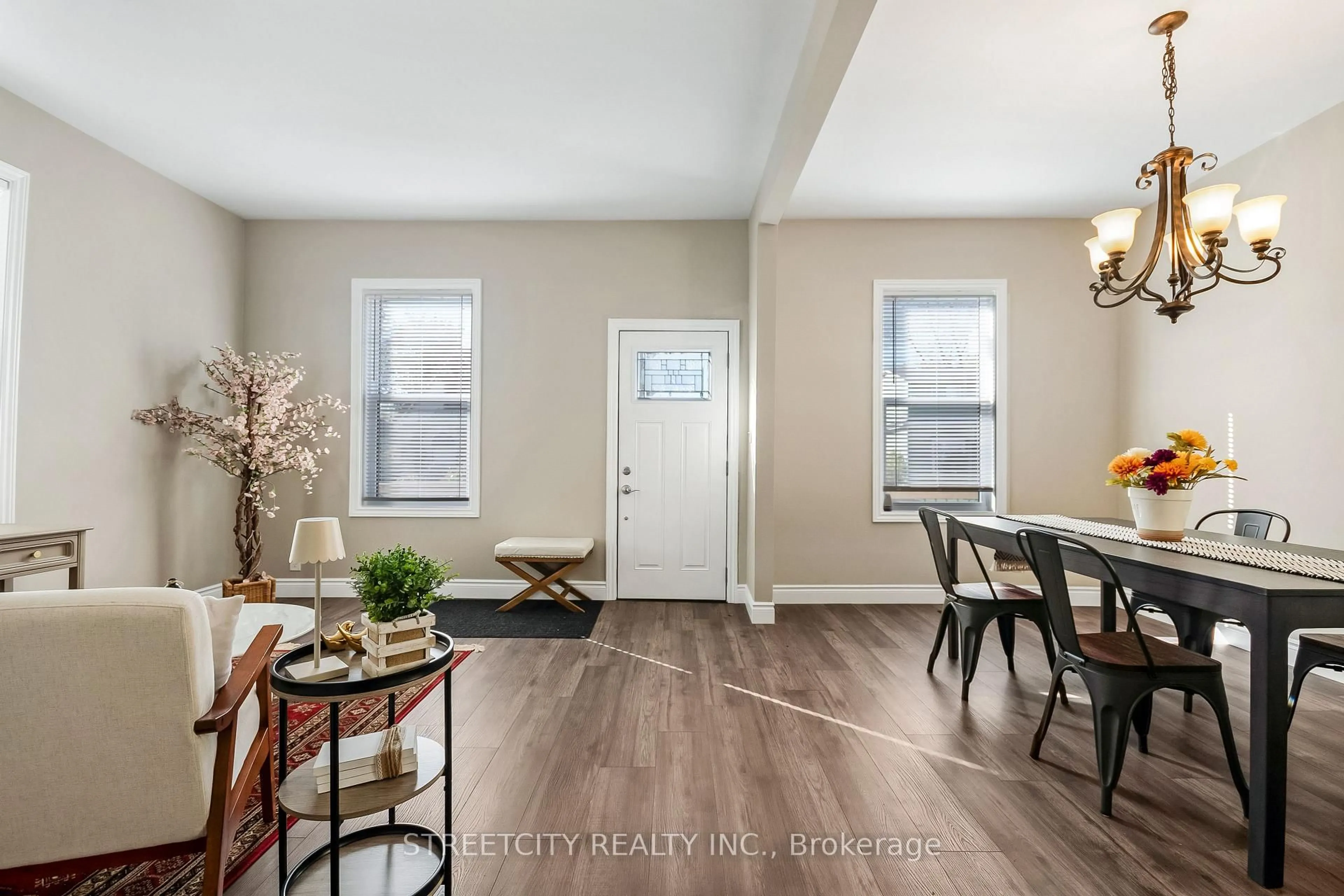 Indoor entryway for 310 Egerton St, London East Ontario N5Z 2G7