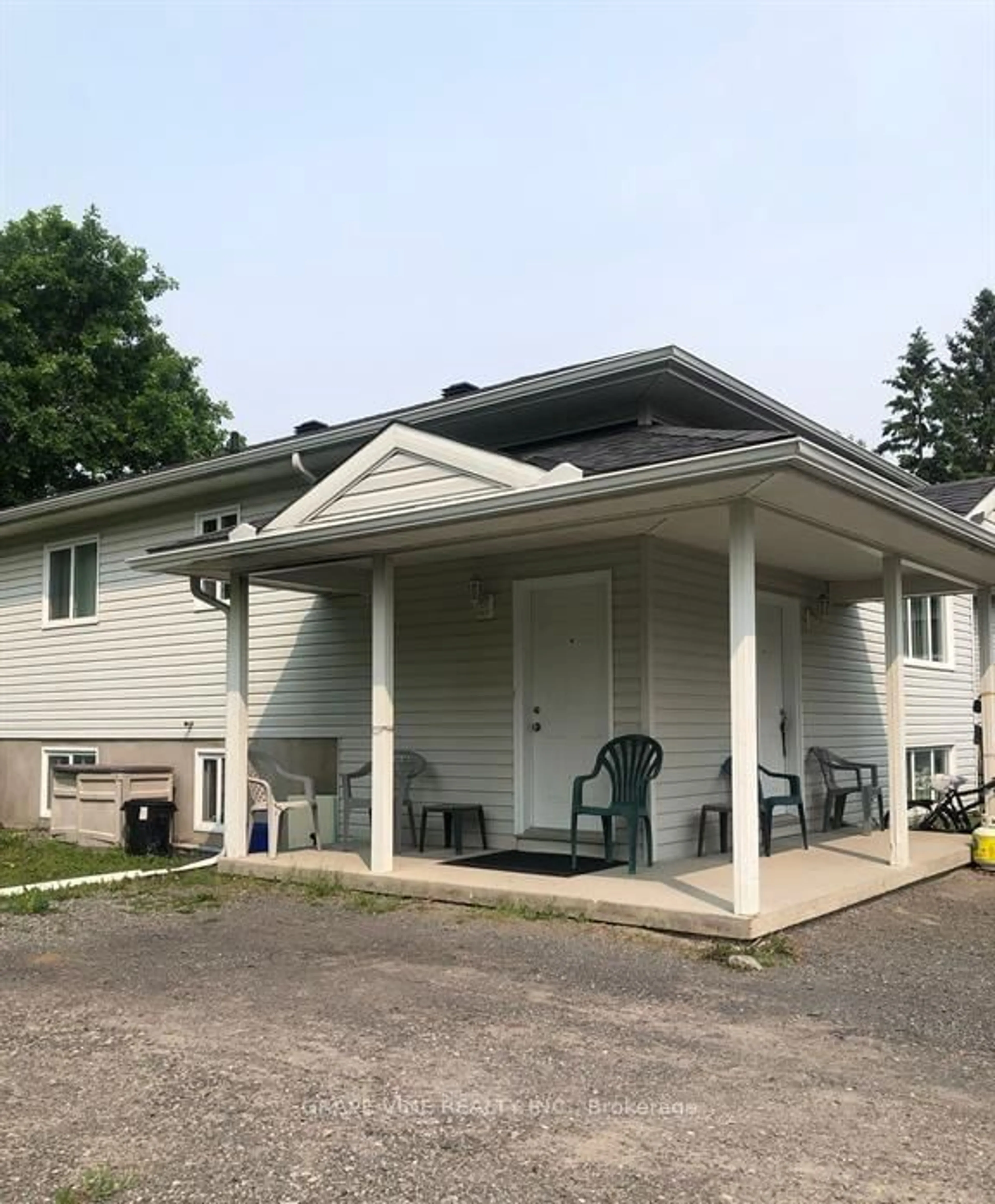 Home with vinyl exterior material, building for 35 Cloverloft Crt, Stittsville Ontario K2S 1T3