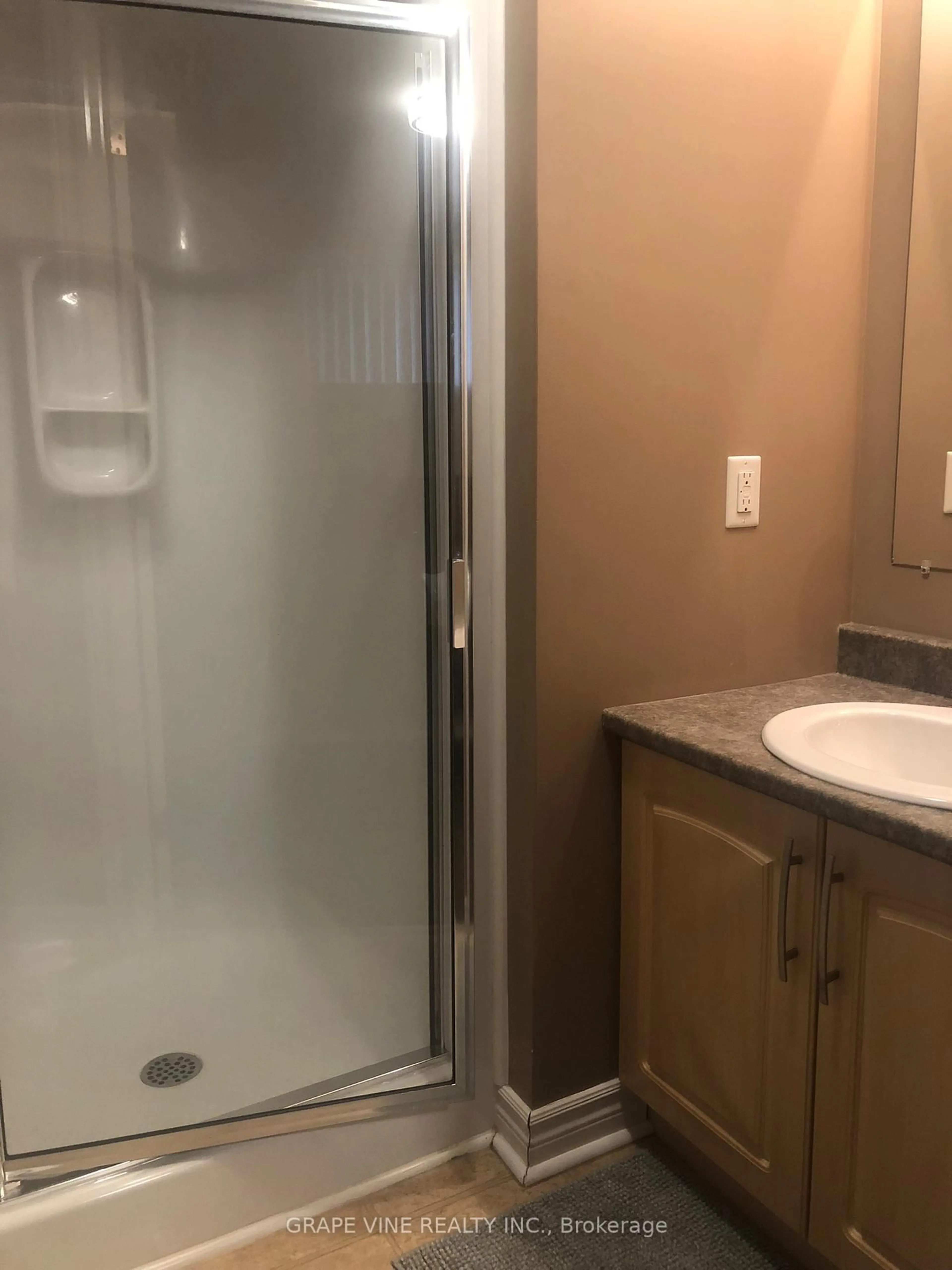 Standard bathroom, unknown for 35 Cloverloft Crt, Stittsville Ontario K2S 1T3