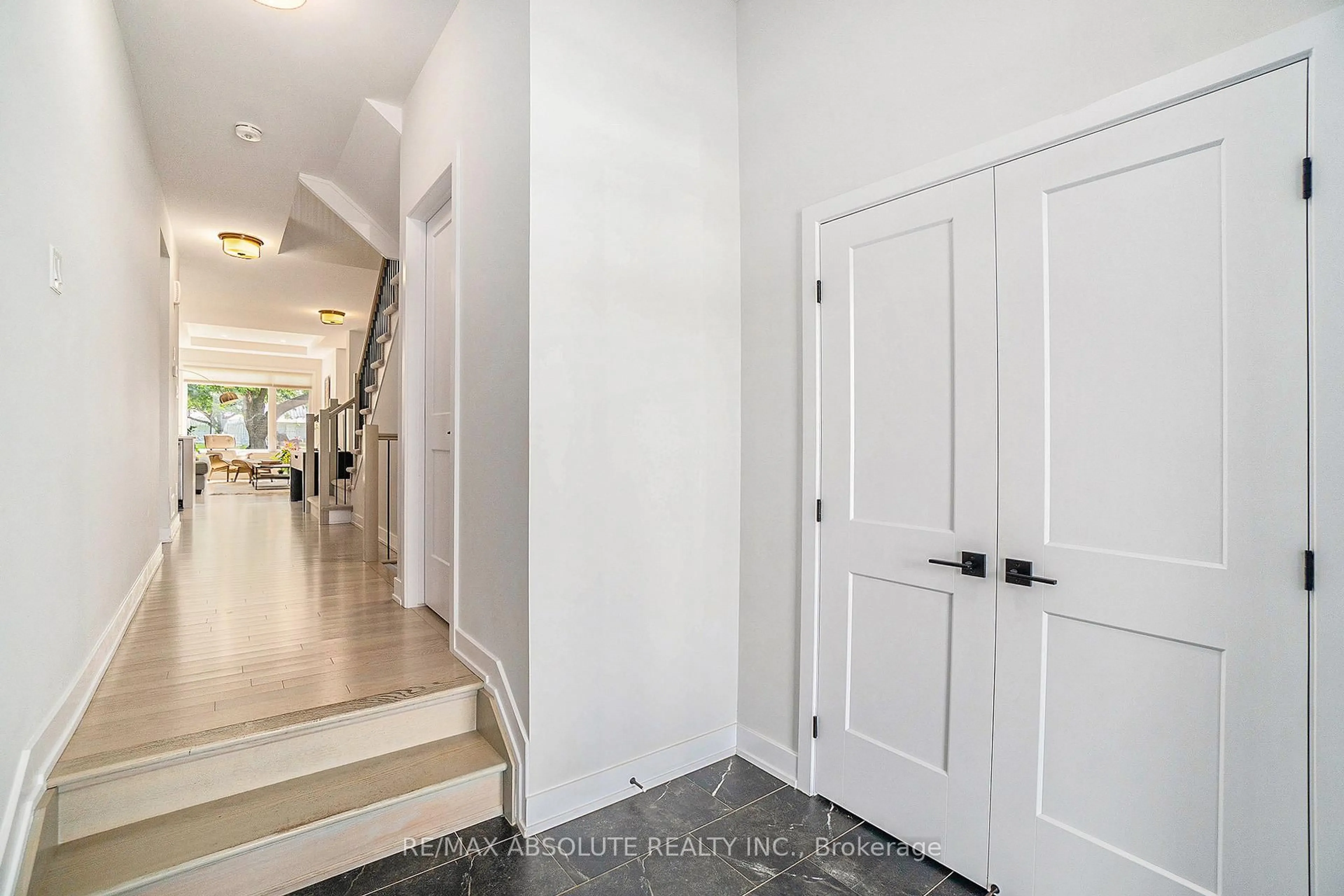 Indoor foyer for 29 Mac Beattie Dr, Arnprior Ontario K7S 0J3