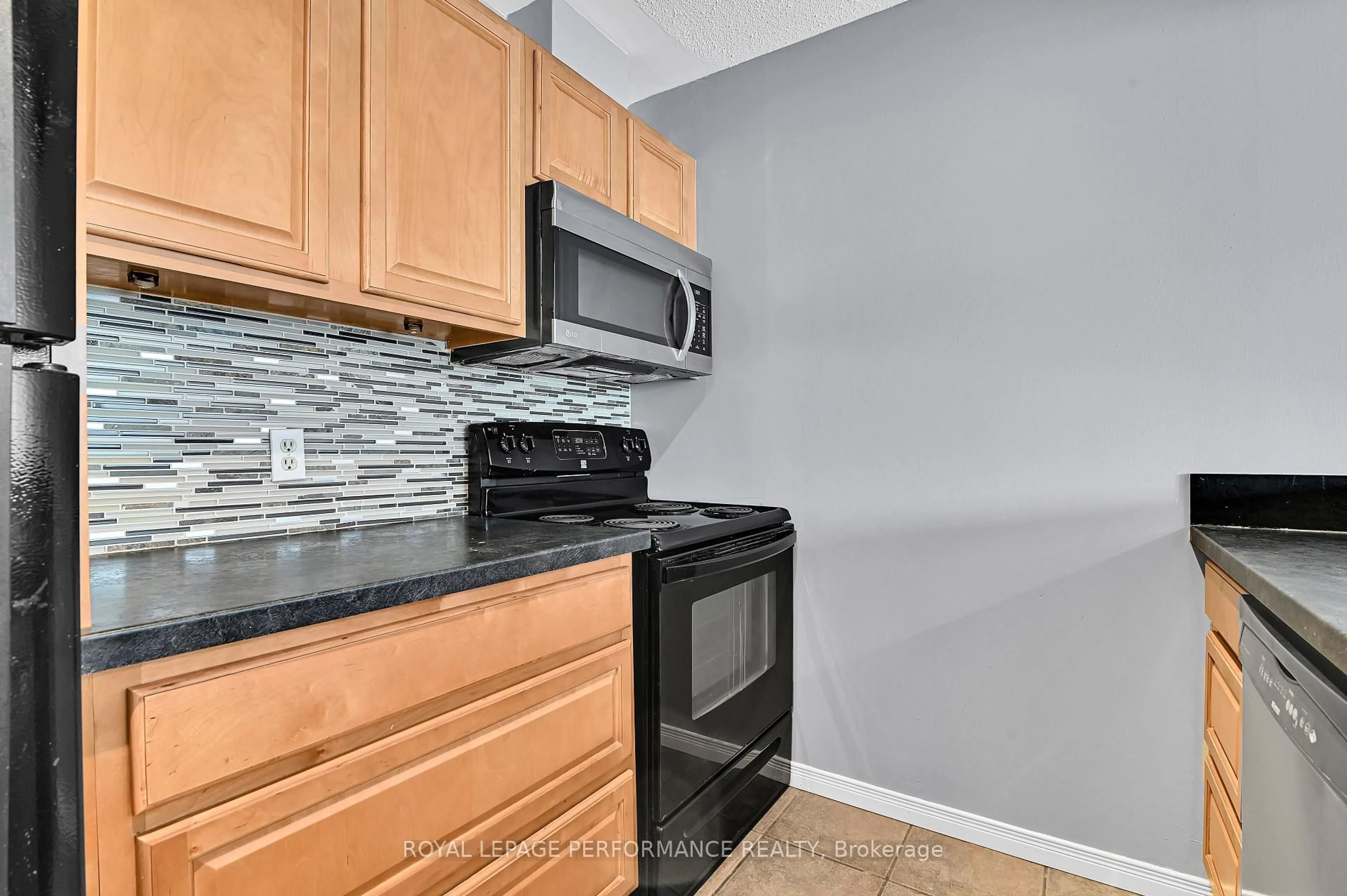 Standard kitchen, unknown for 154 Nelson St #501, Ottawa Ontario K1N 7R5