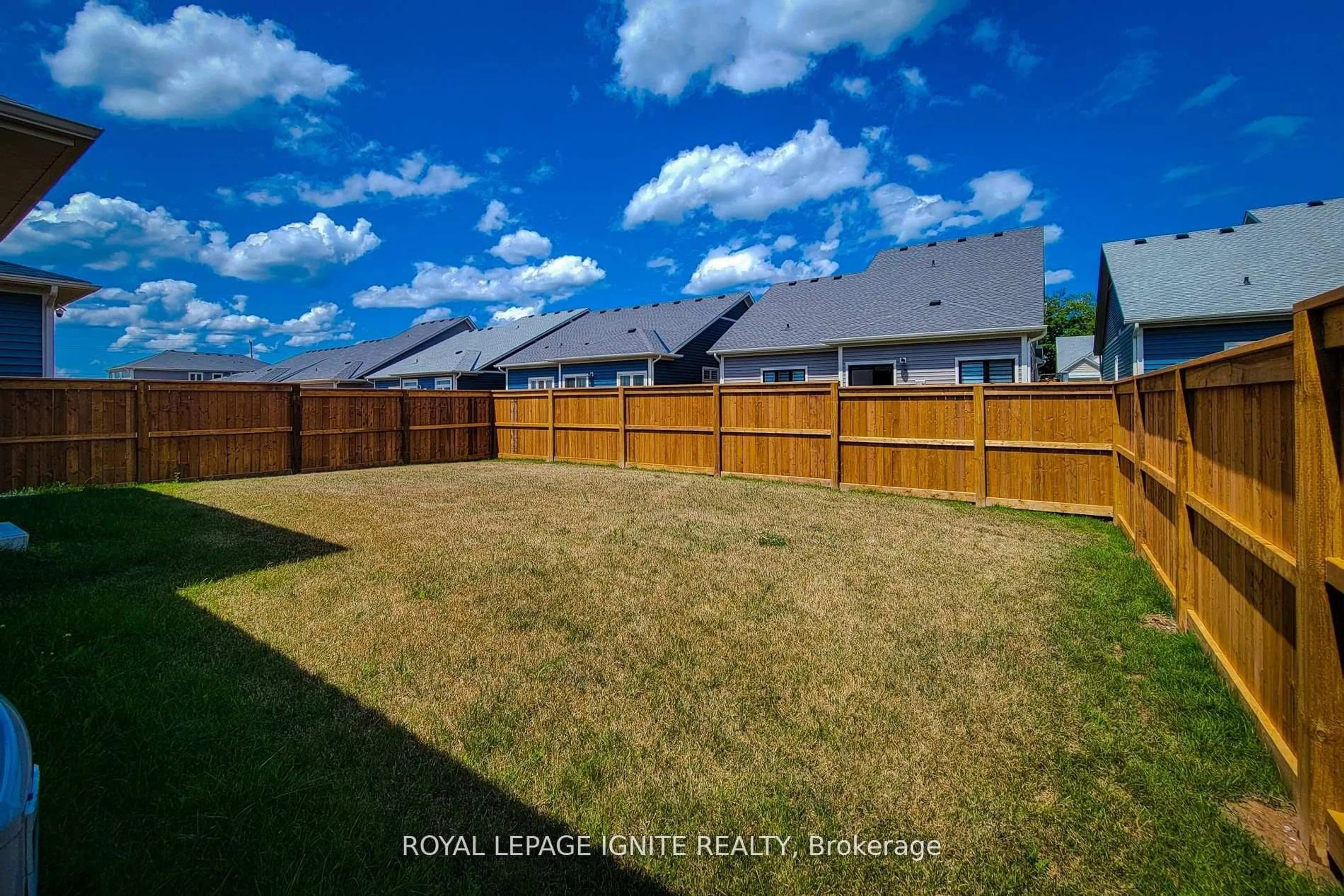 A pic from outside/outdoor area/front of a property/back of a property/a pic from drone, water/lake/river/ocean view for 54 Beach Walk Cres, Fort Erie Ontario L0S 1N0