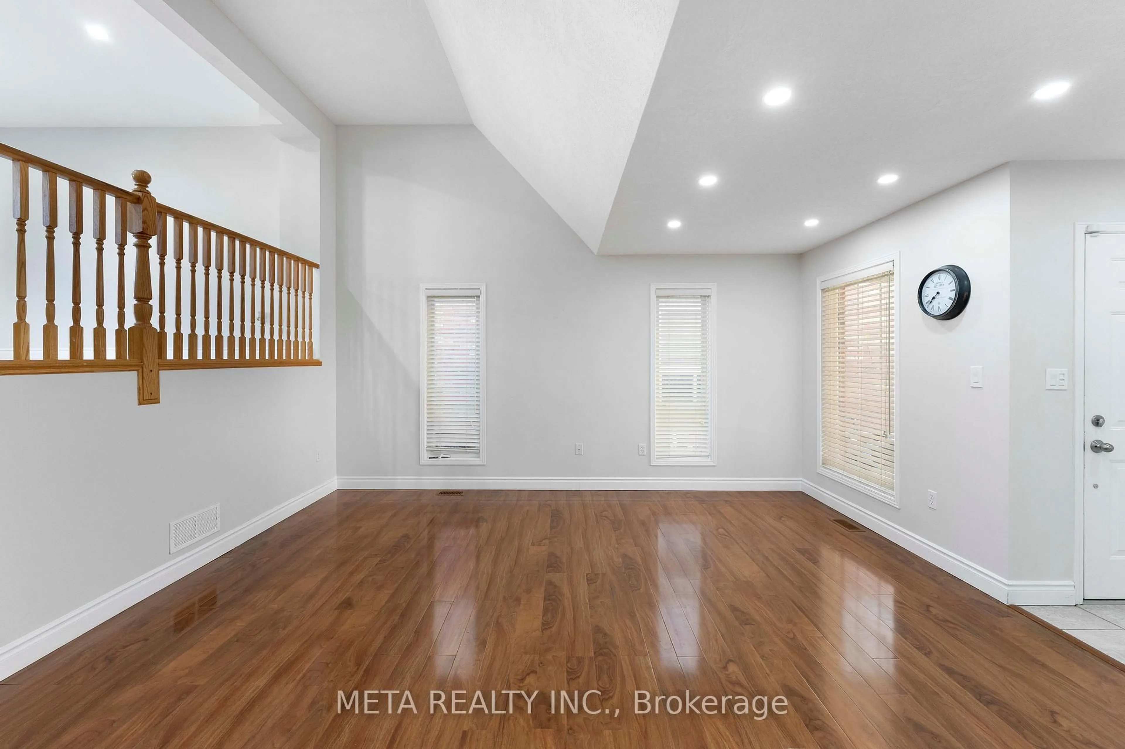 Indoor entryway for 159 Lynch Circ, Guelph Ontario N1L 1R7