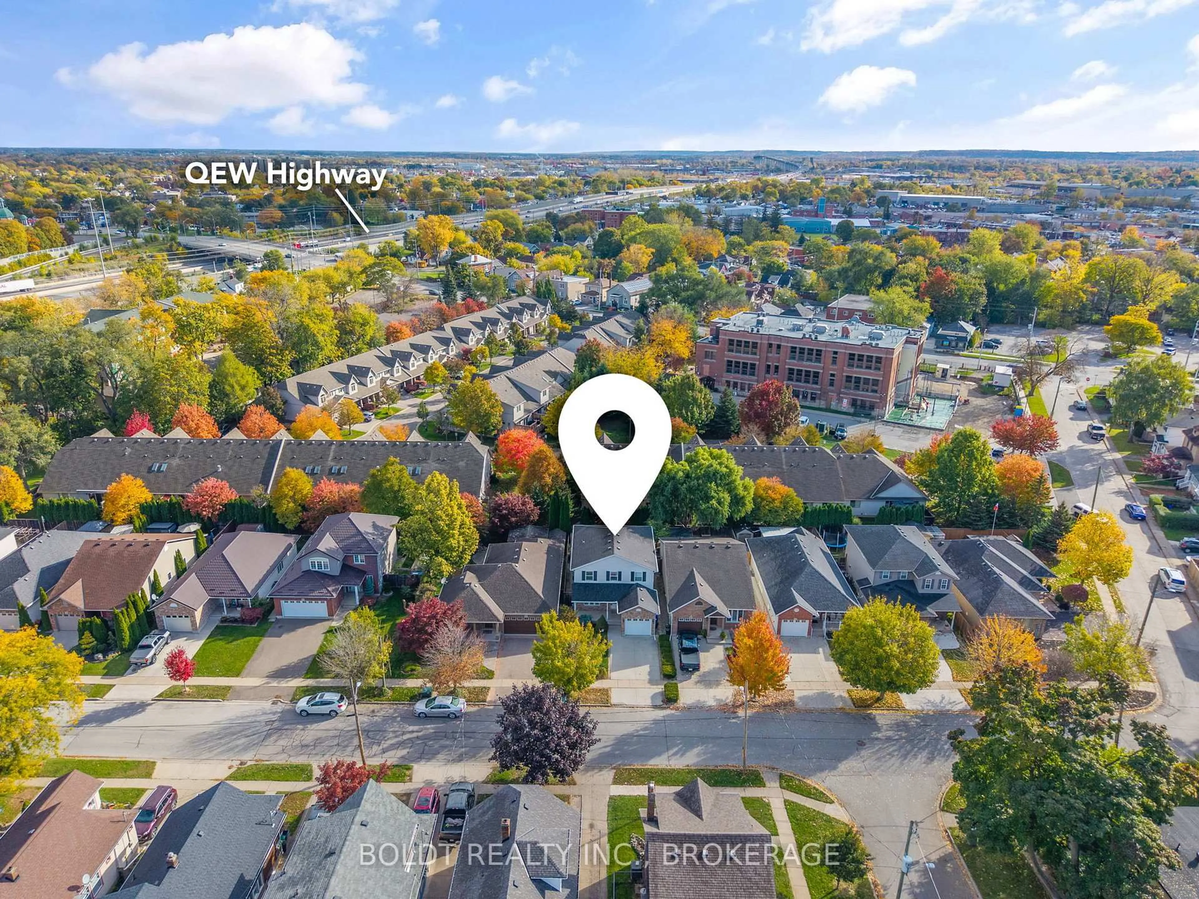 A pic from outside/outdoor area/front of a property/back of a property/a pic from drone, unknown for 34 Fitzgerald St, St. Catharines Ontario L2R 0A4