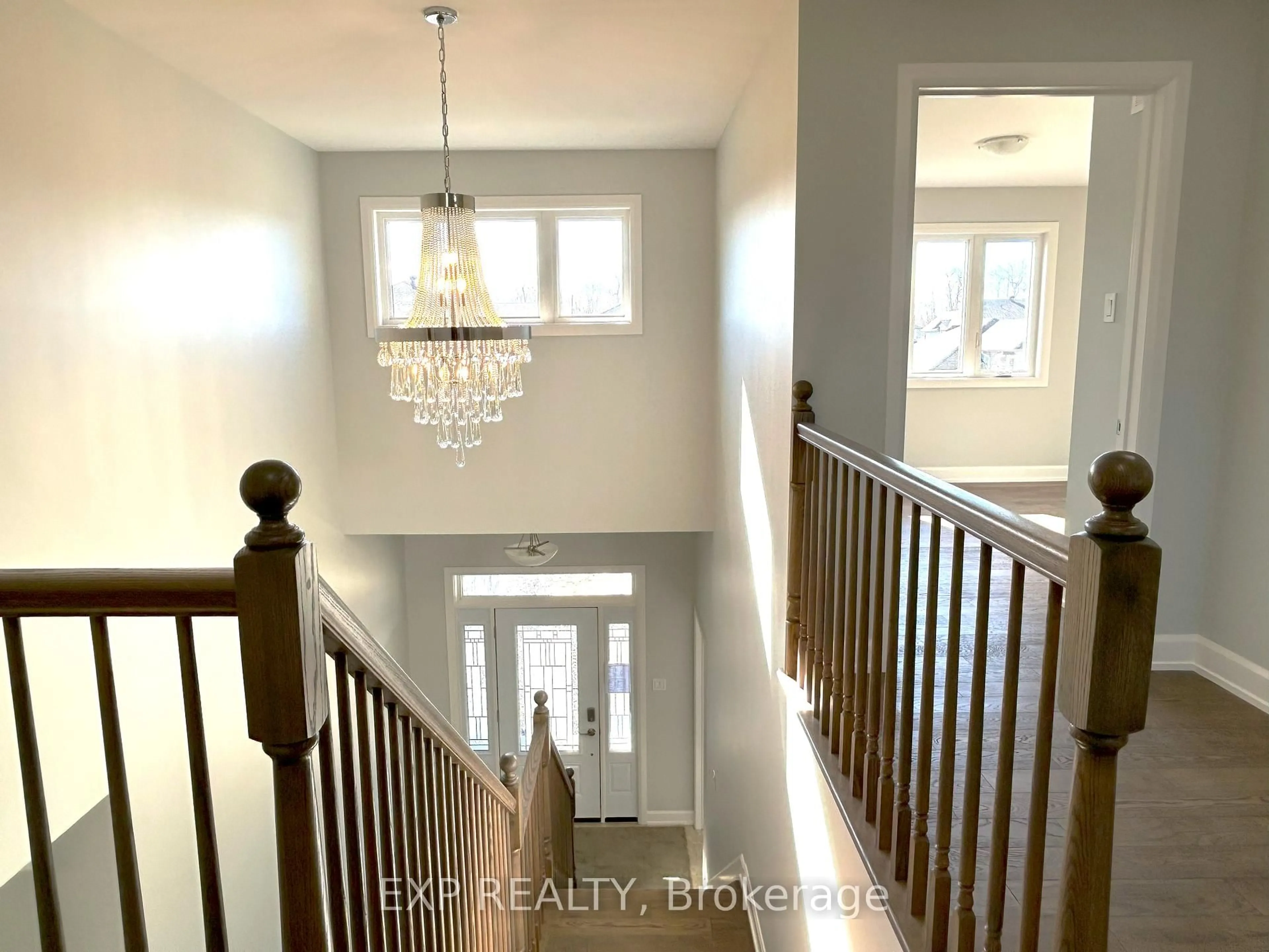 Indoor entryway for 827 Solidex Pl, Russell Ontario K4R 0C7