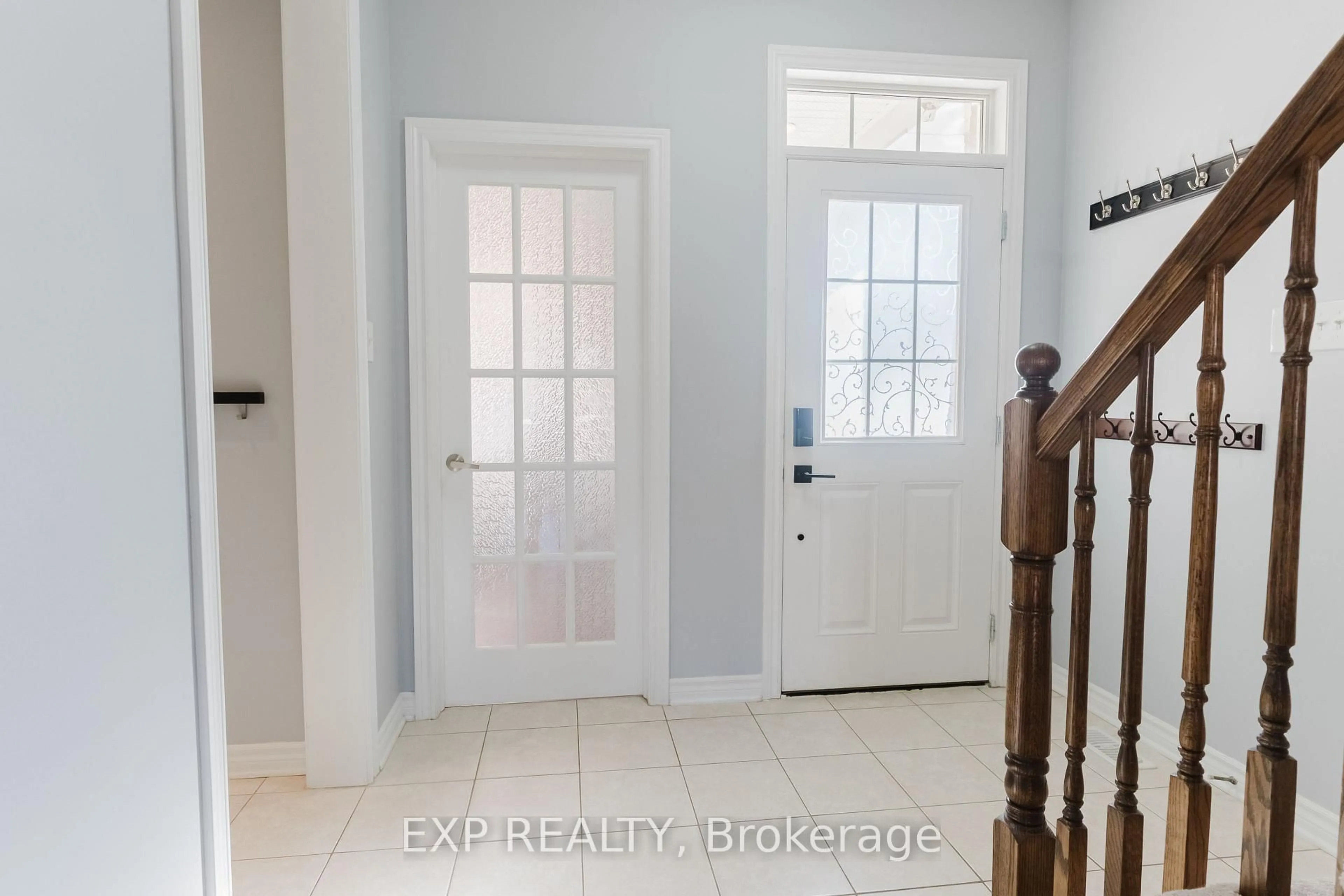 Indoor entryway for 1821 Maple Grove Rd, Ottawa Ontario K2S 0M4