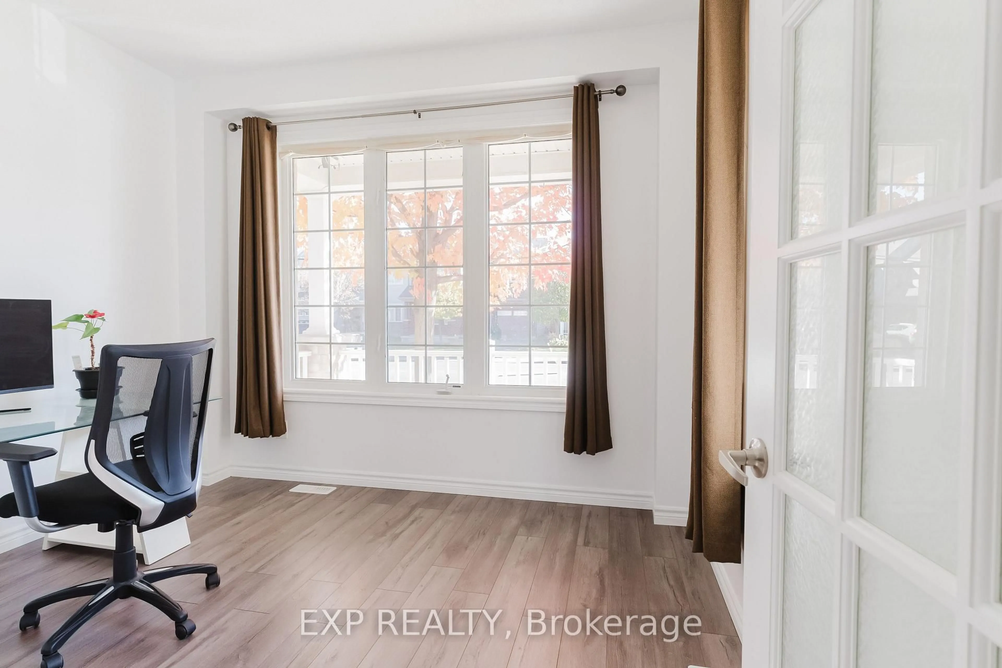 A pic of a room for 1821 Maple Grove Rd, Ottawa Ontario K2S 0M4