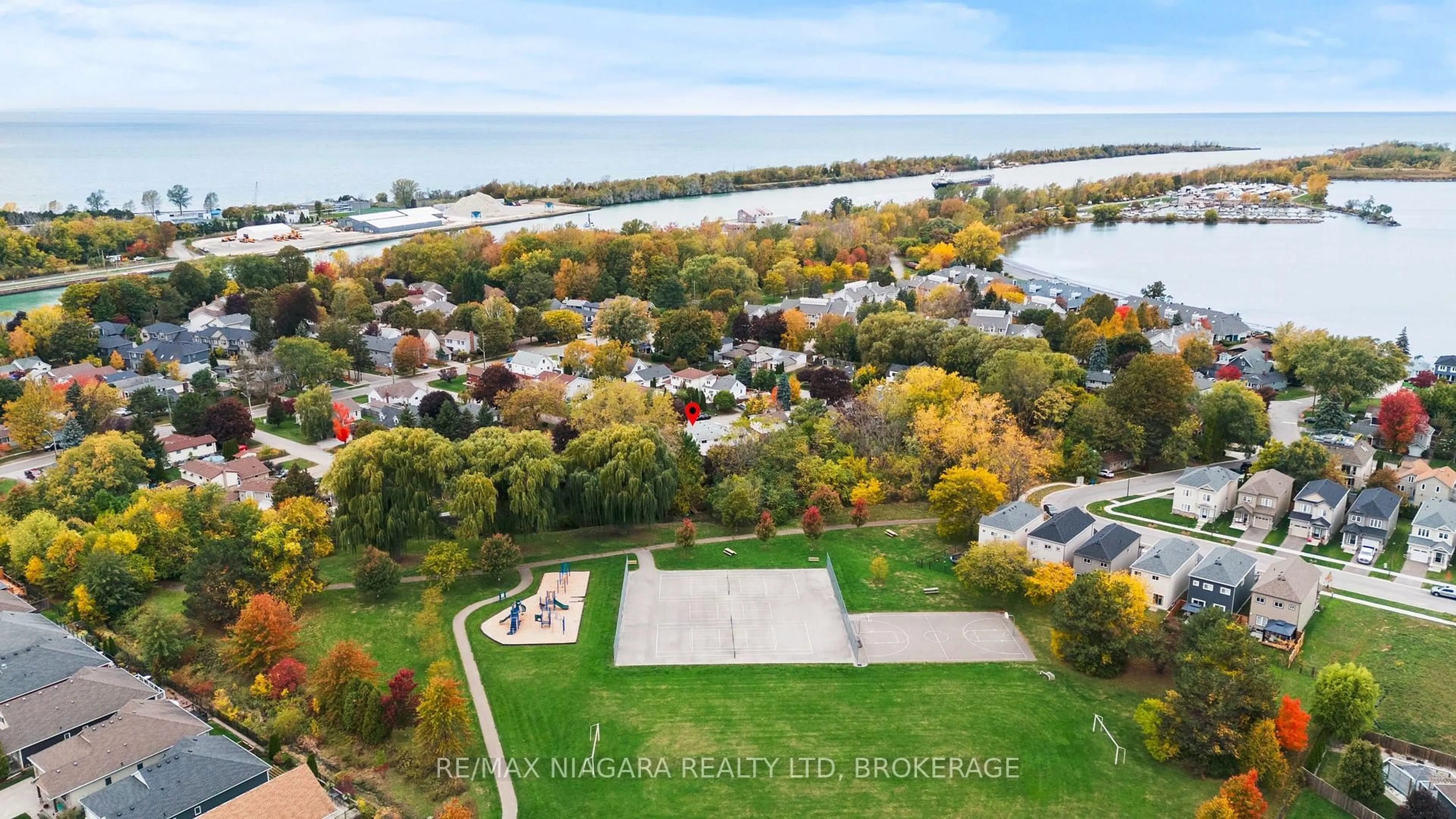 A pic from outside/outdoor area/front of a property/back of a property/a pic from drone, water/lake/river/ocean view for 28 Runcorn St, St. Catharines Ontario L2M 1N8