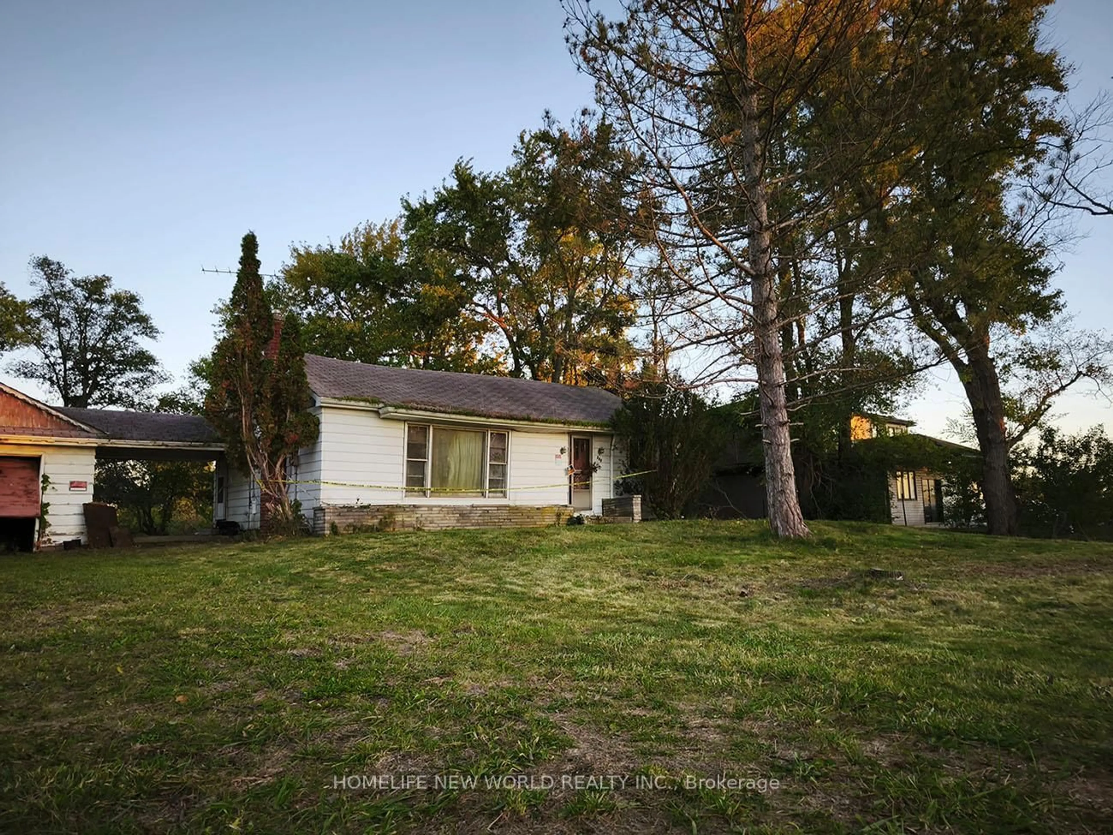 A pic from outside/outdoor area/front of a property/back of a property/a pic from drone, street for 790 HWY 6, Haldimand Ontario N3W 1N6