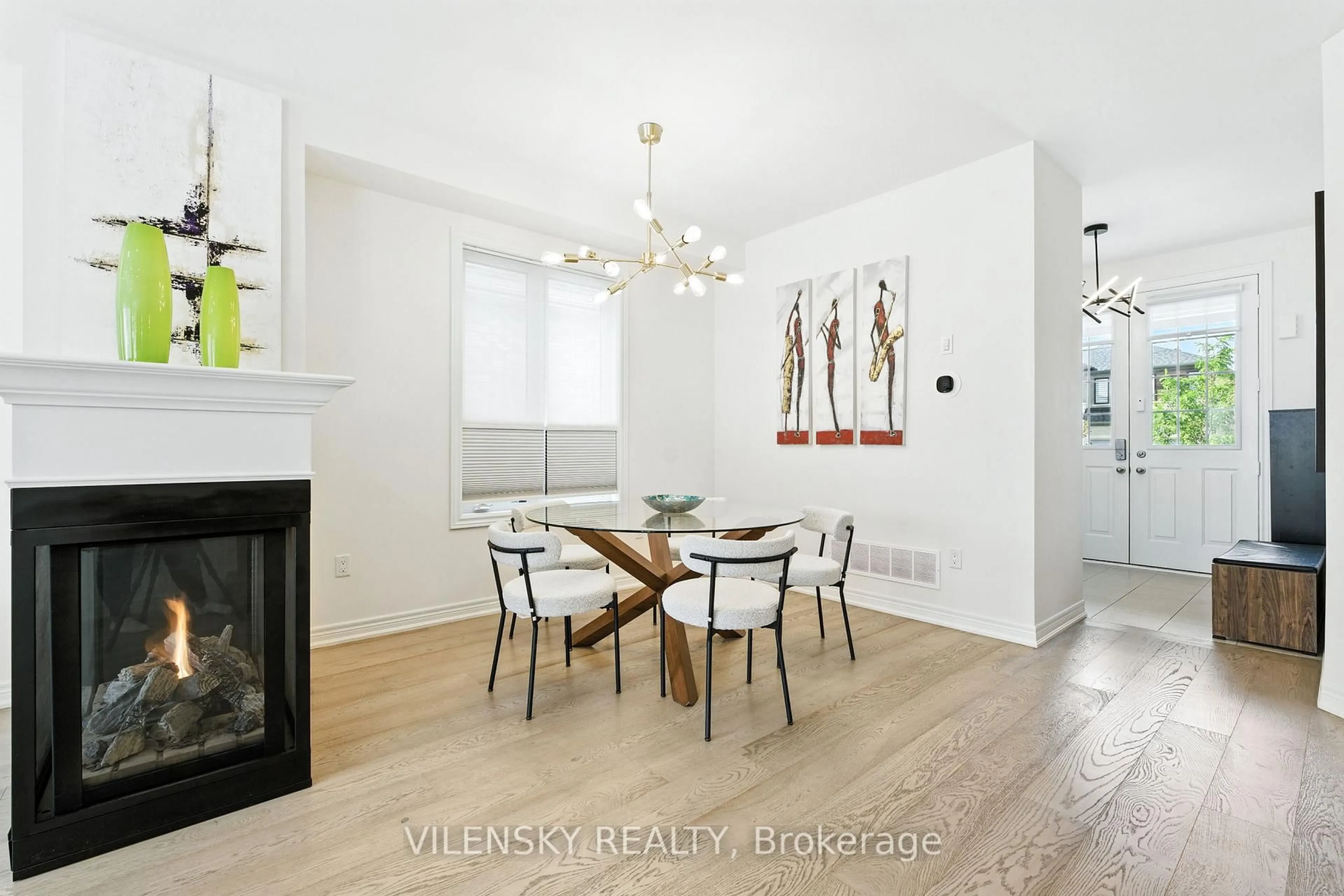 Dining room, wood/laminate floor for 154 Whittington Dr, Hamilton Ontario L9K 0H5