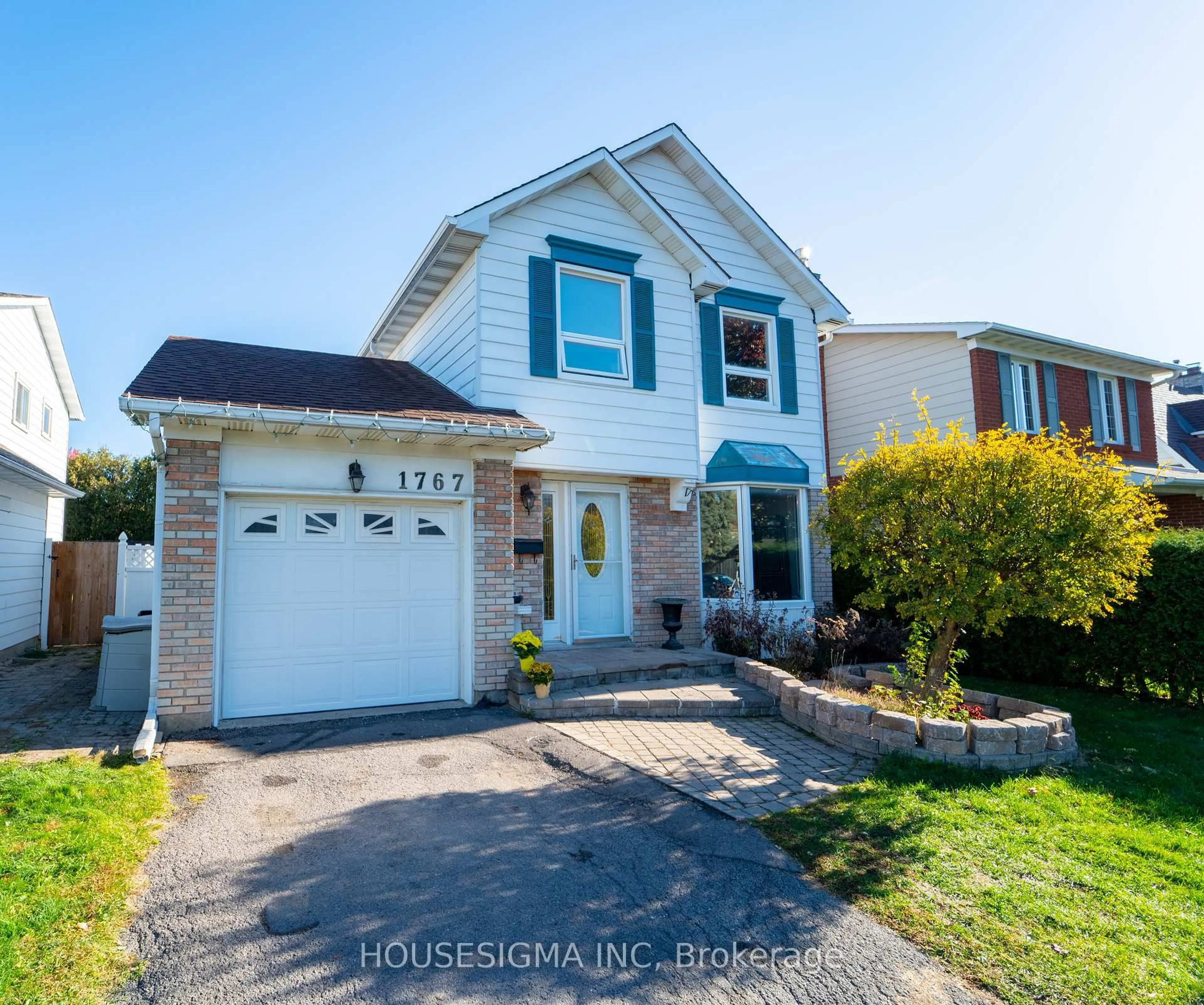 Home with vinyl exterior material, street for 1767 Bonaventure Terr, Ottawa Ontario K1C 1W6