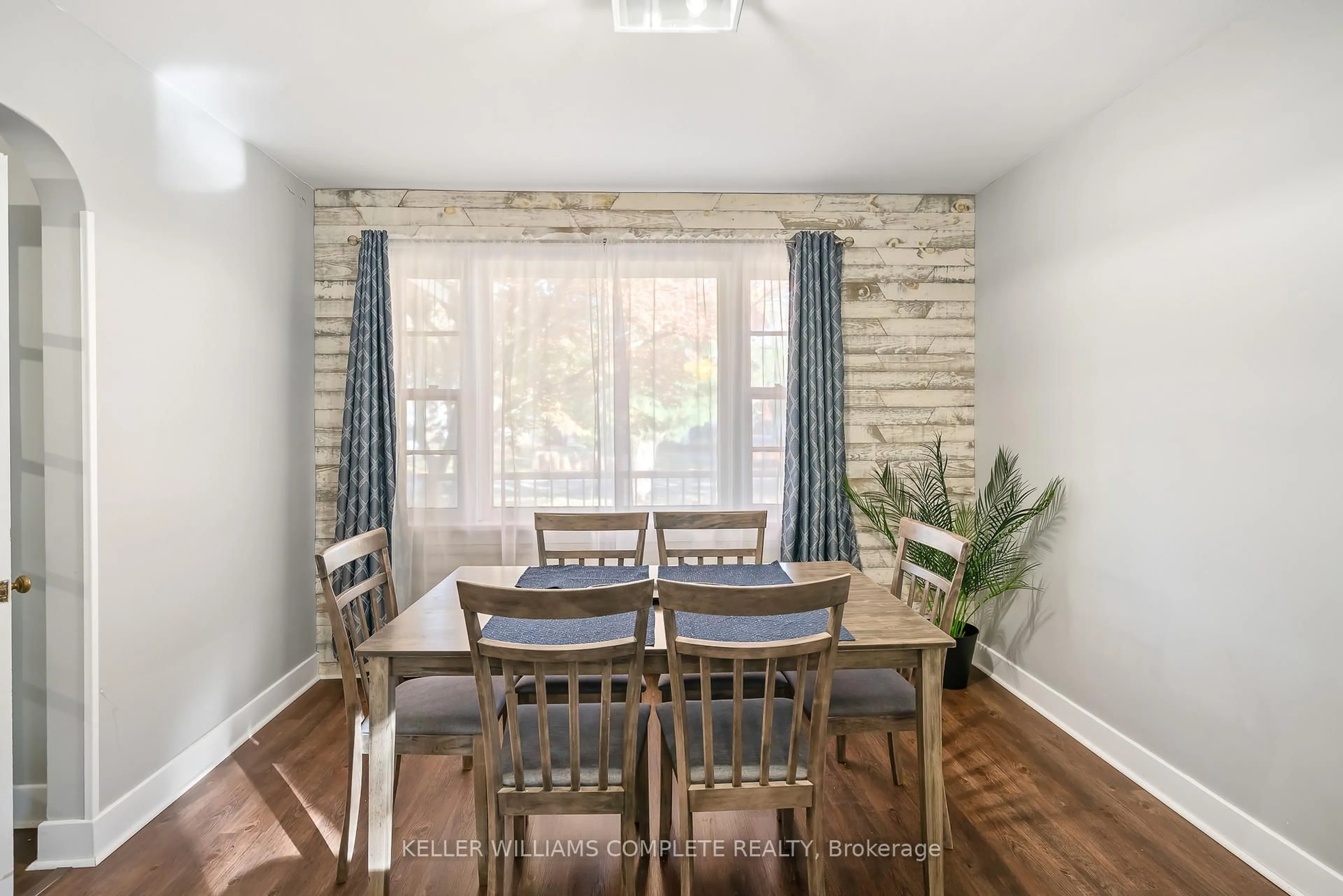 Dining room, wood/laminate floor for 111 Price Ave, Welland Ontario L3C 3Y3
