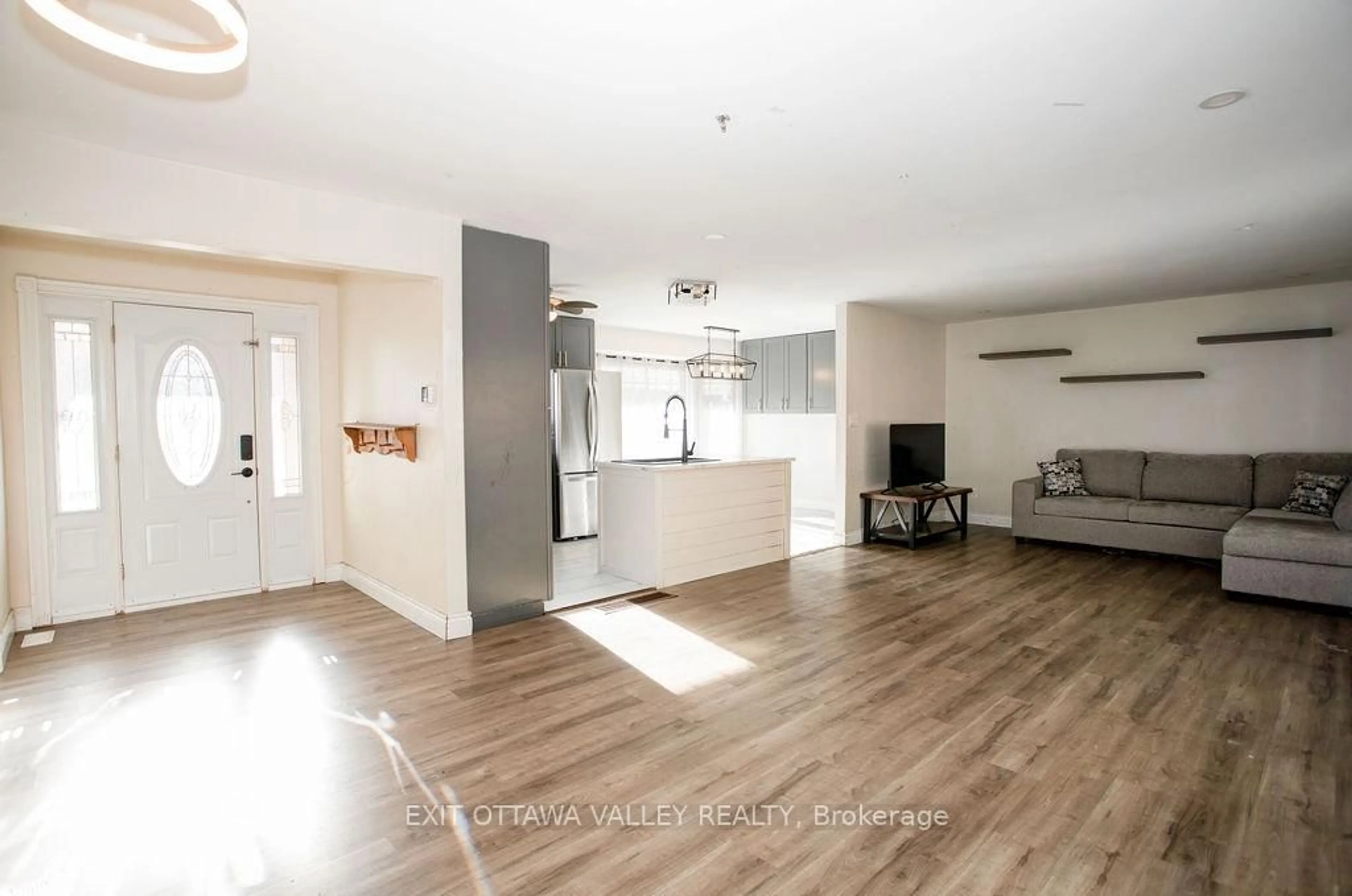 Unknown for 656 Birch St, Pembroke Ontario K8A 7K6