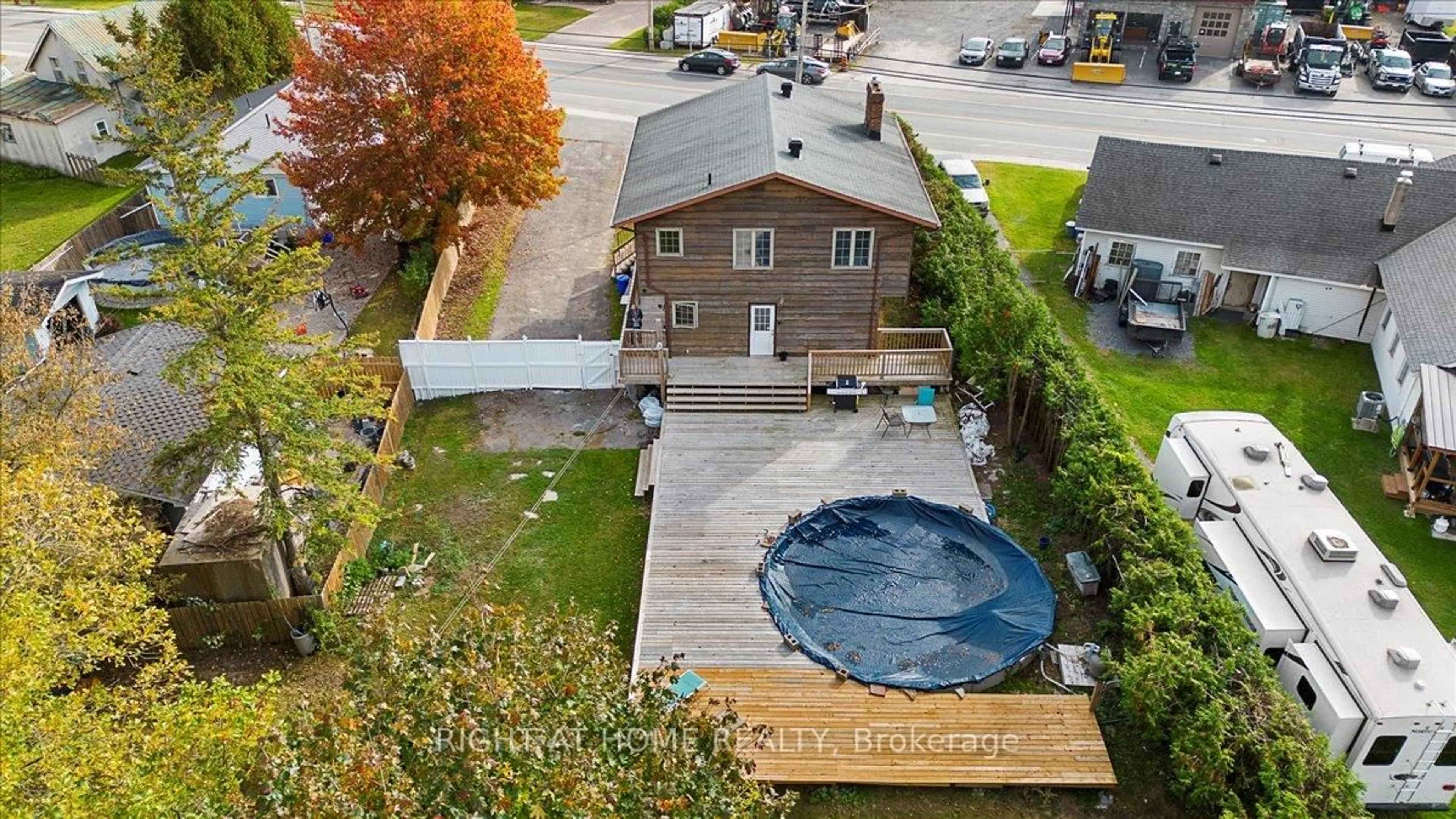 A pic from outside/outdoor area/front of a property/back of a property/a pic from drone, city buildings view from balcony for 424 LAURIER St, Clarence-Rockland Ontario K4K 1L7
