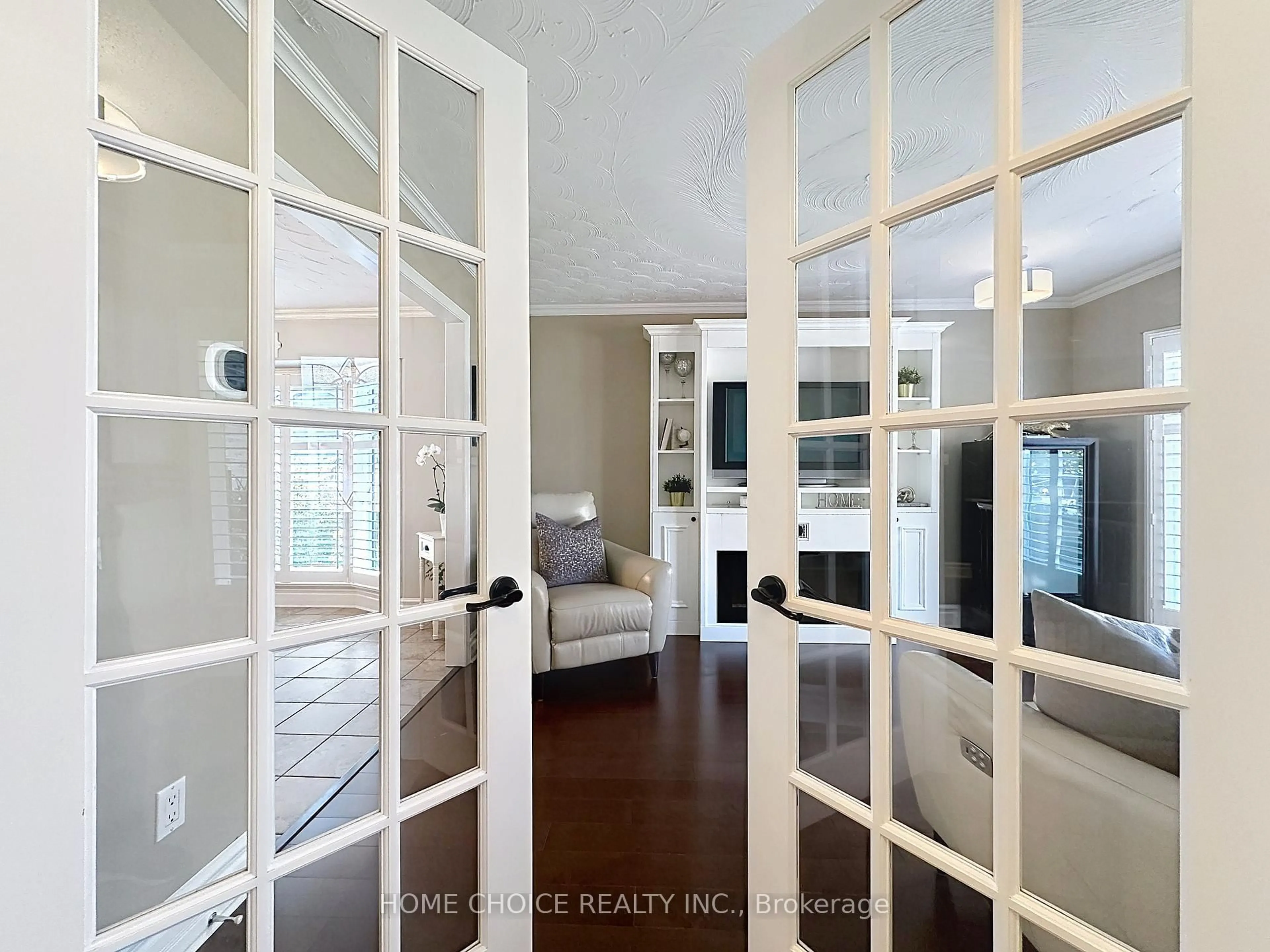 Indoor entryway for 49 Riviera Rdge, Hamilton Ontario L8E 5E7