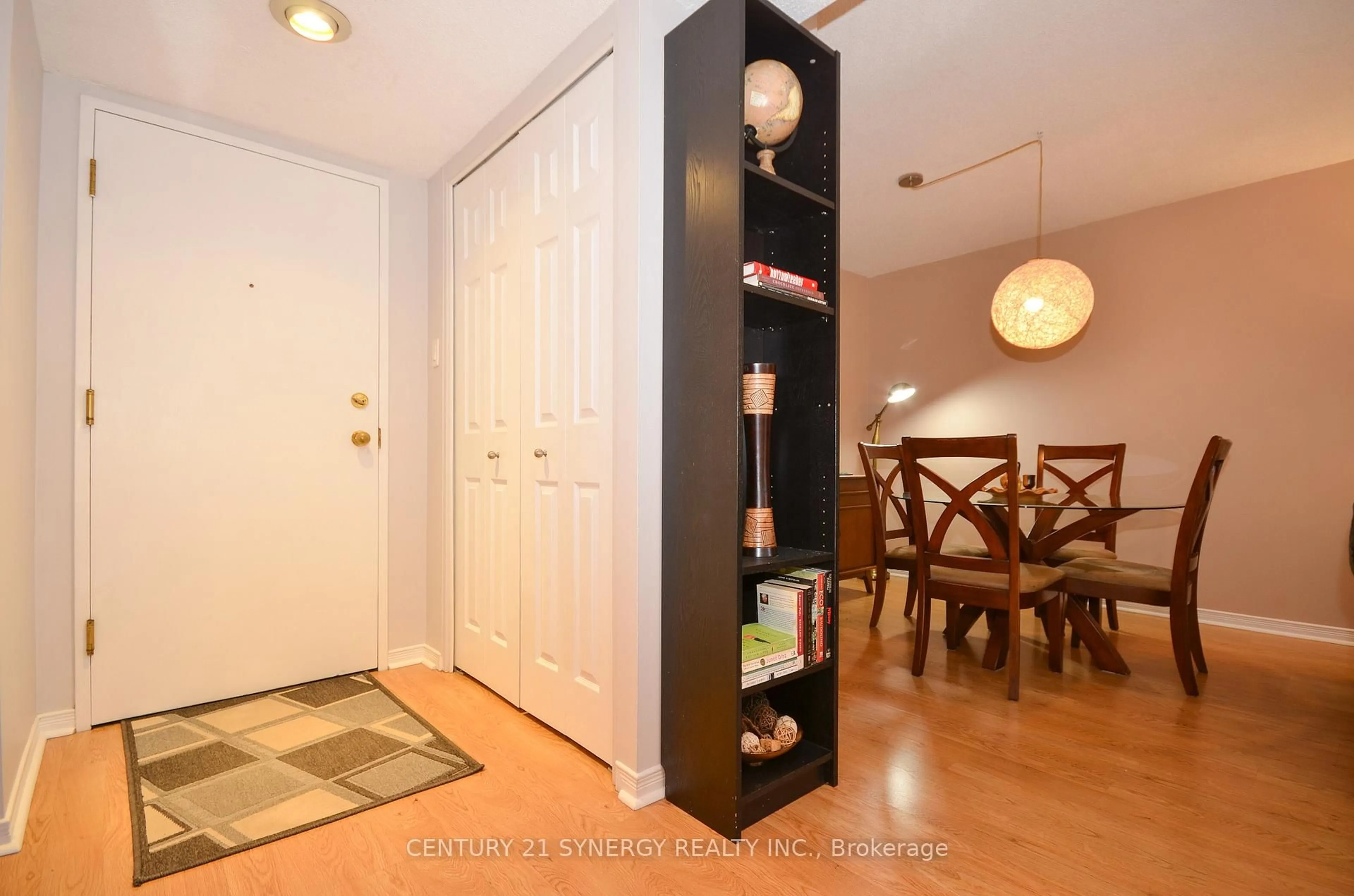 Indoor entryway for 199 Kent St #309, Ottawa Ontario K2P 2K8