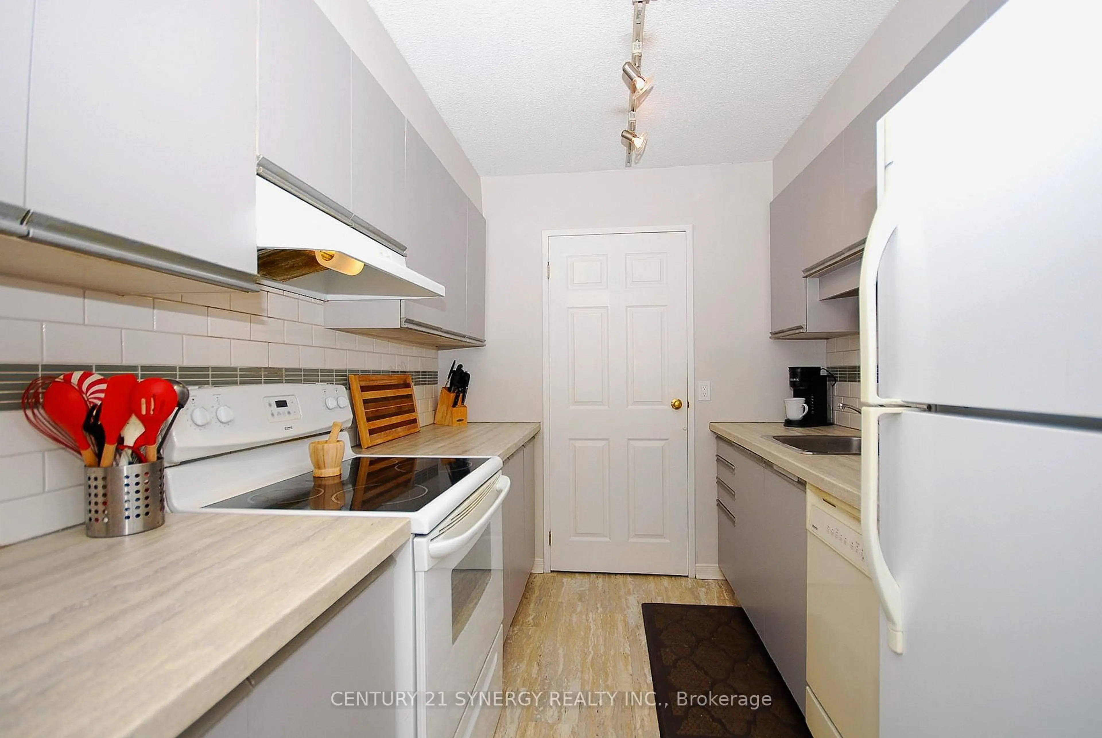 Standard kitchen, unknown for 199 Kent St #309, Ottawa Ontario K2P 2K8