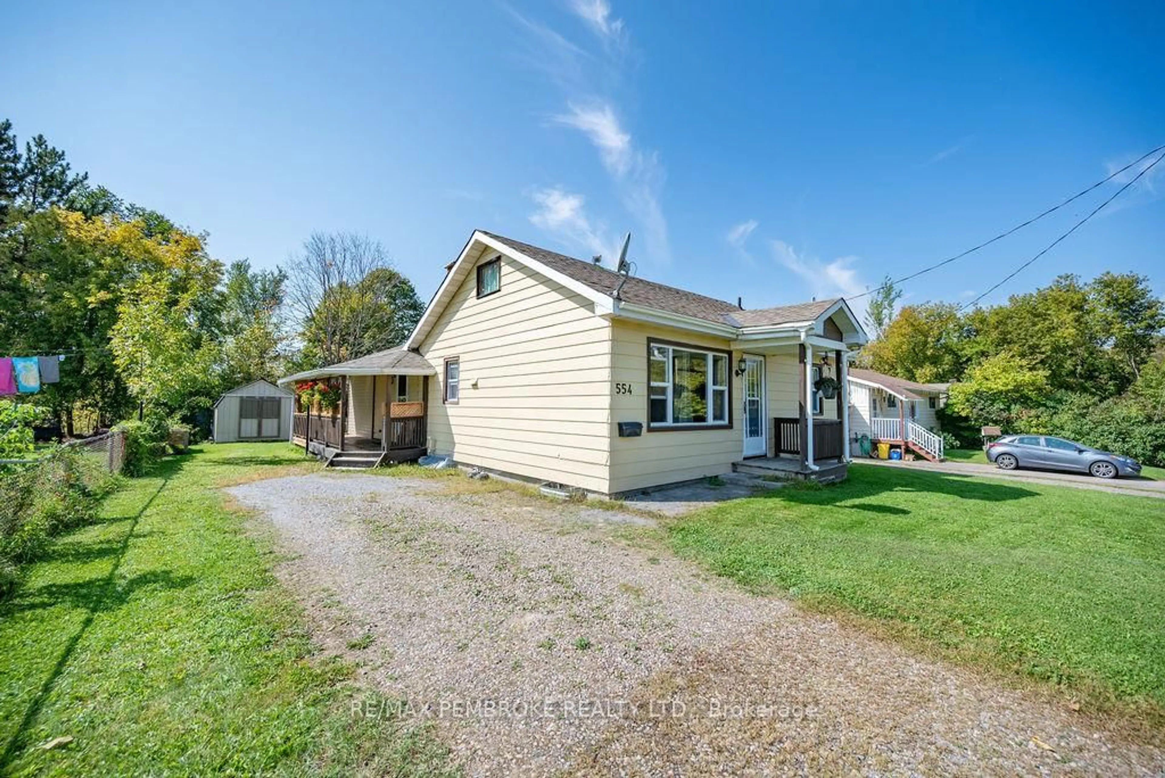 A pic from outside/outdoor area/front of a property/back of a property/a pic from drone, street for 554 Thompson St, Pembroke Ontario K8A 3S1