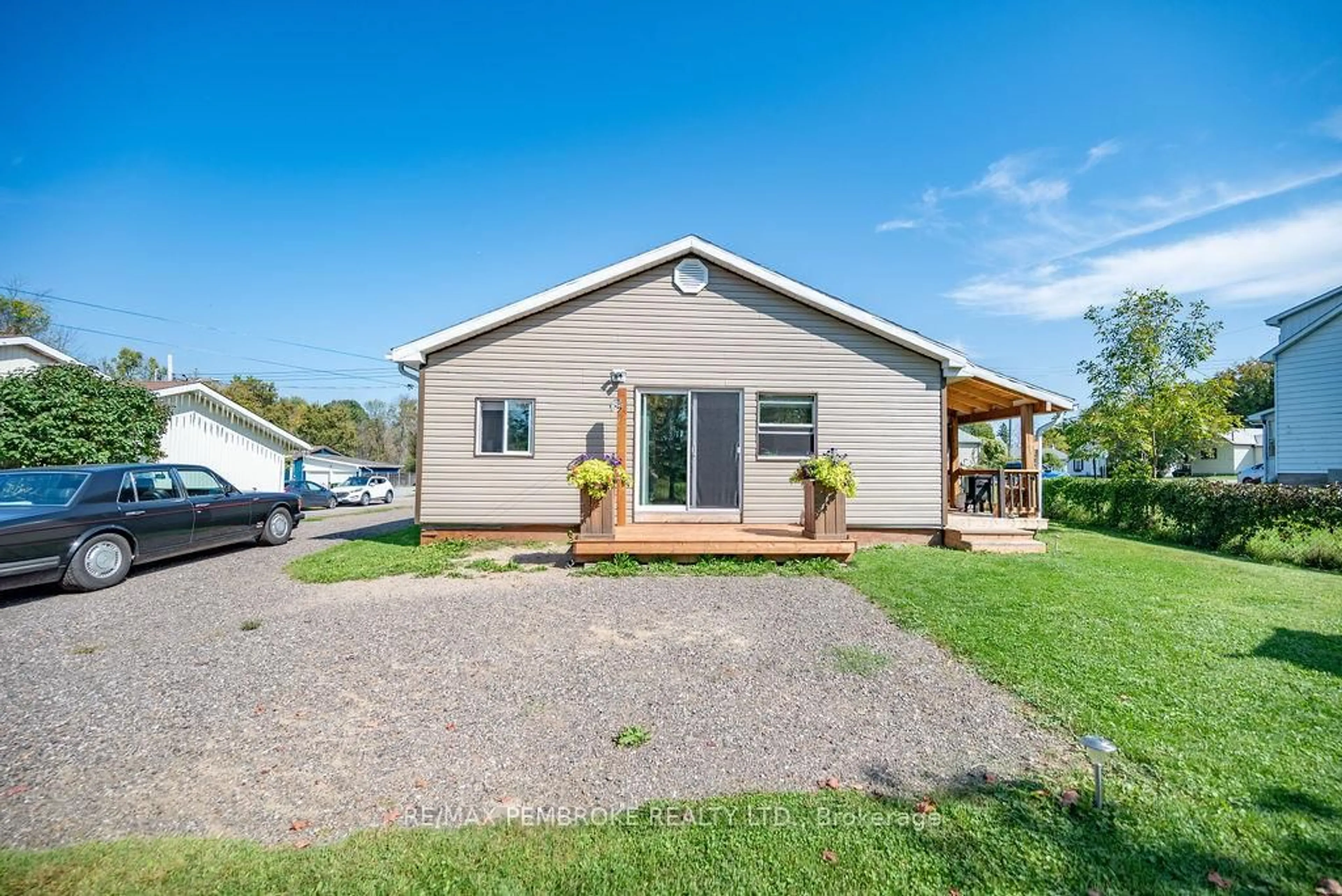 Unknown for 554 Thompson St, Pembroke Ontario K8A 3S1