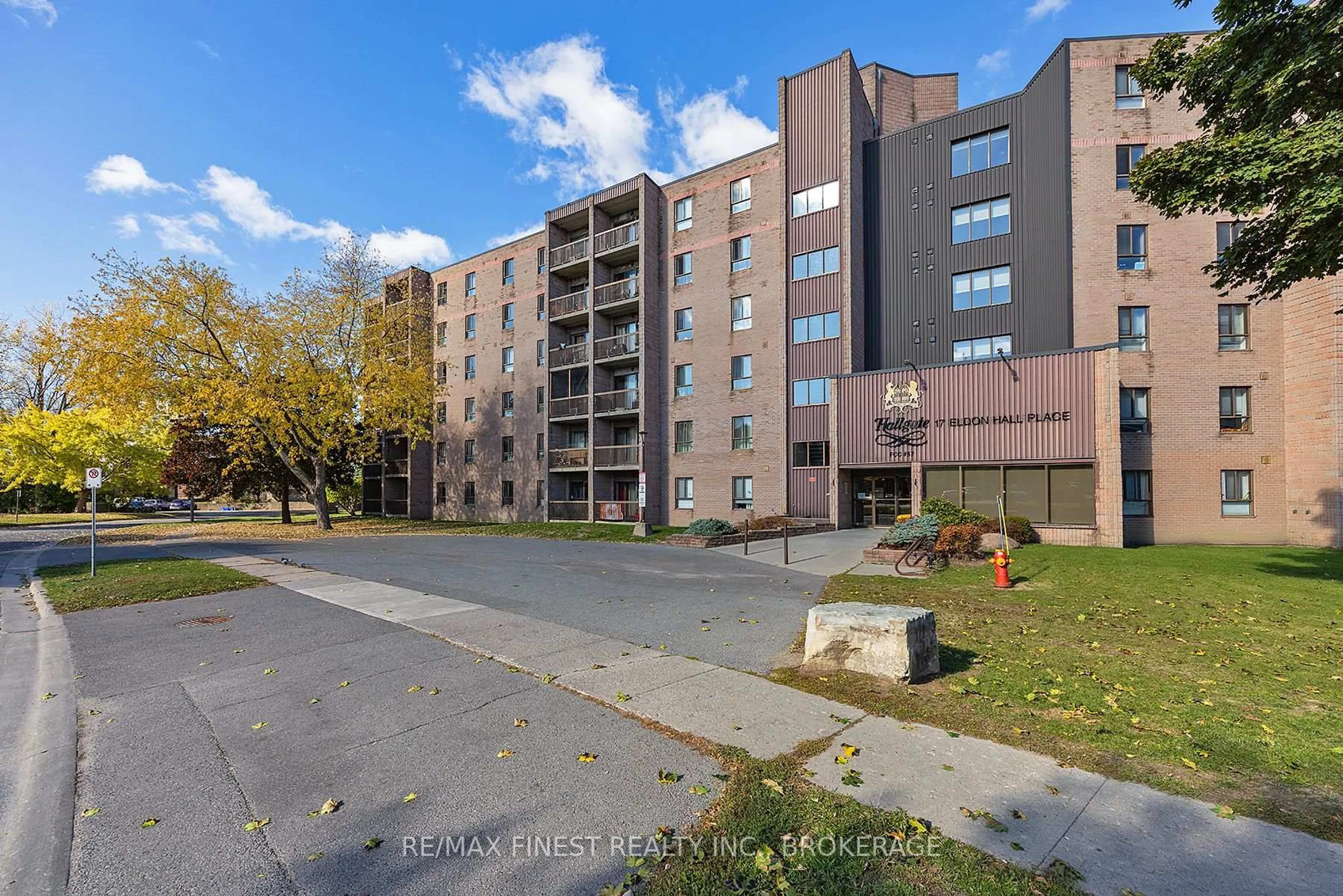 A pic from outside/outdoor area/front of a property/back of a property/a pic from drone, building for 17 Eldon Hall Pl, Kingston Ontario K7M 7H5