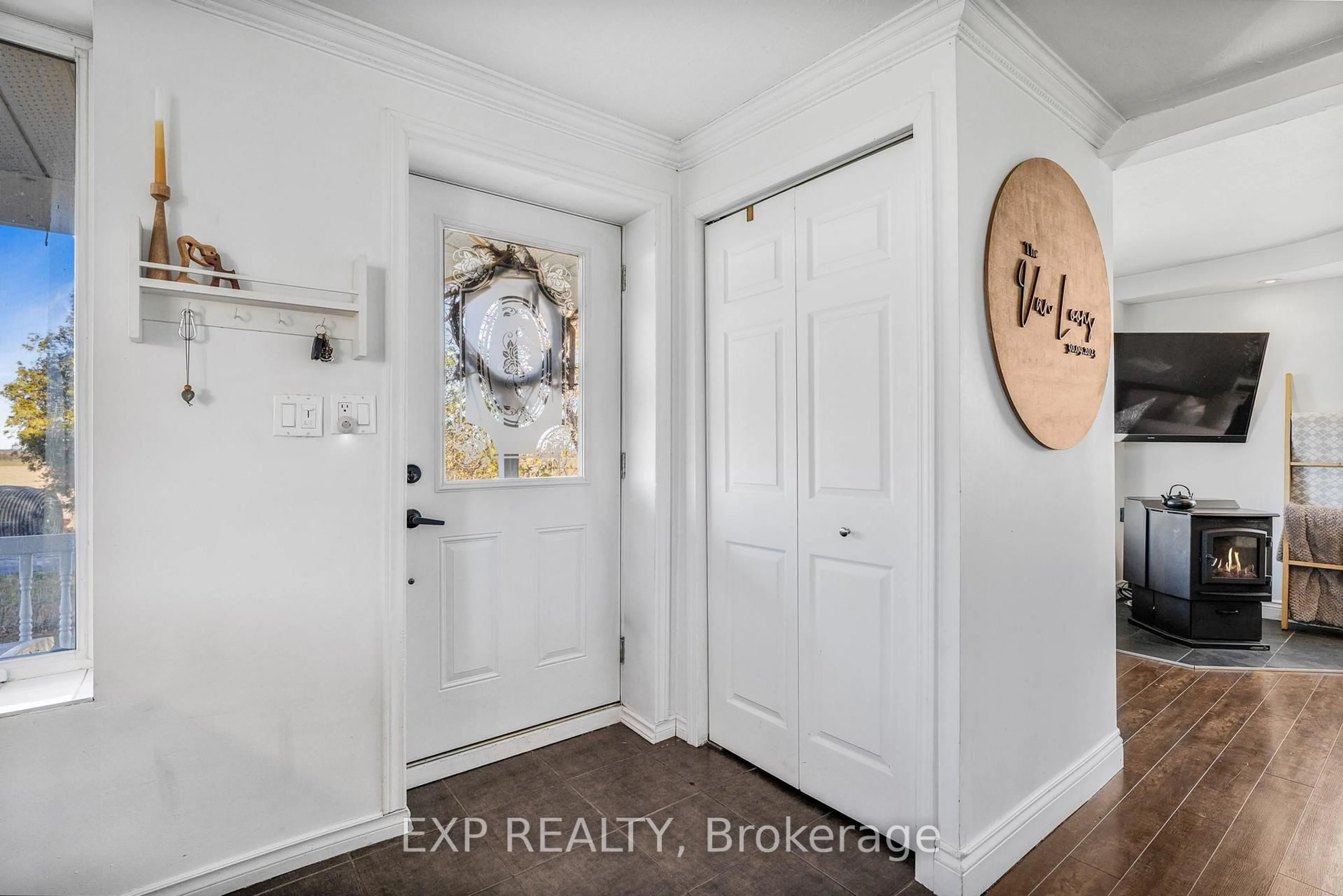 Indoor entryway for 216 Concession 11 Rd, Alfred and Plantagenet Ontario K0B 1A0