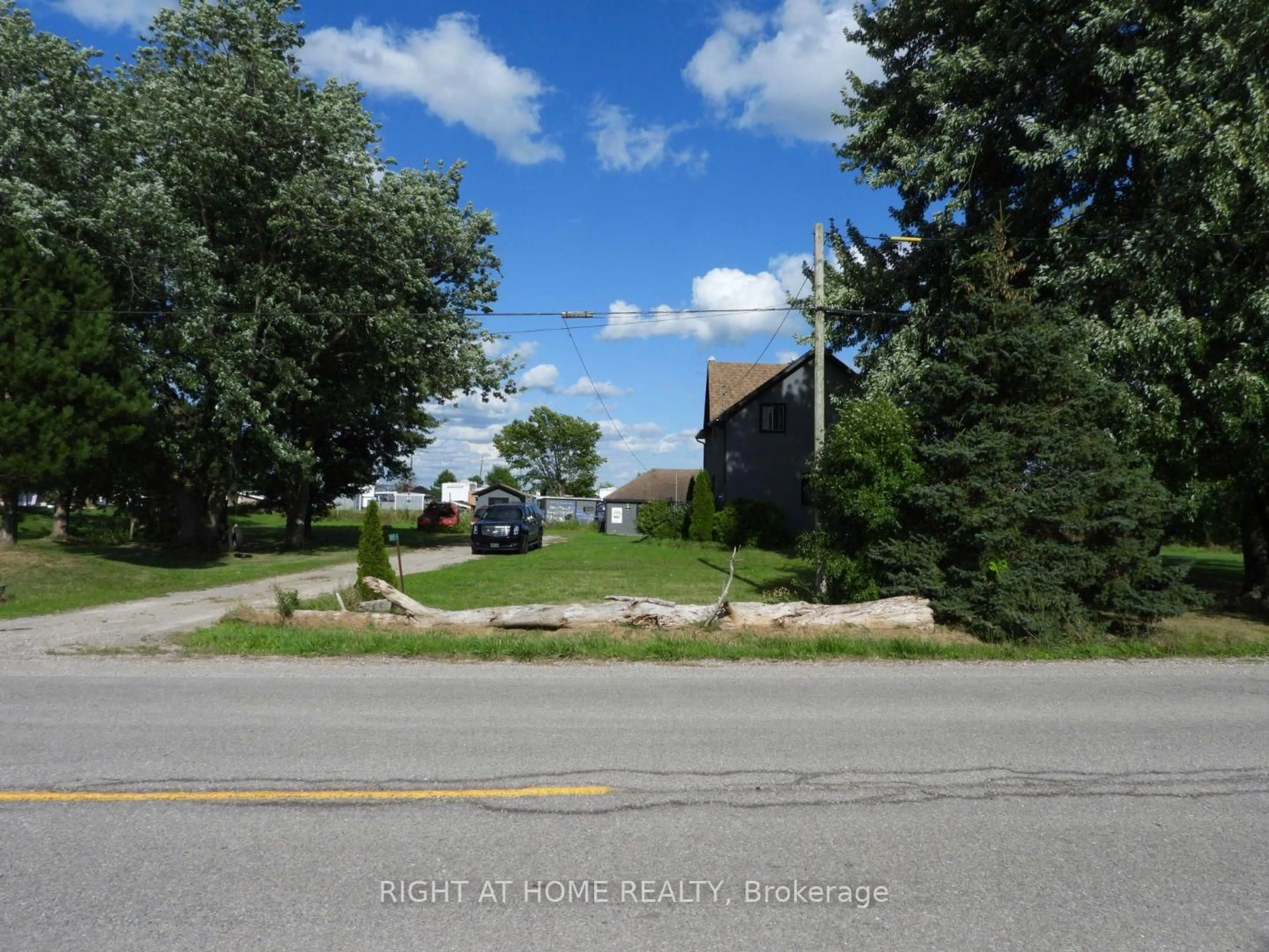 A pic from outside/outdoor area/front of a property/back of a property/a pic from drone, street for 665 Port Maitland Rd, Haldimand Ontario N1A 2W6