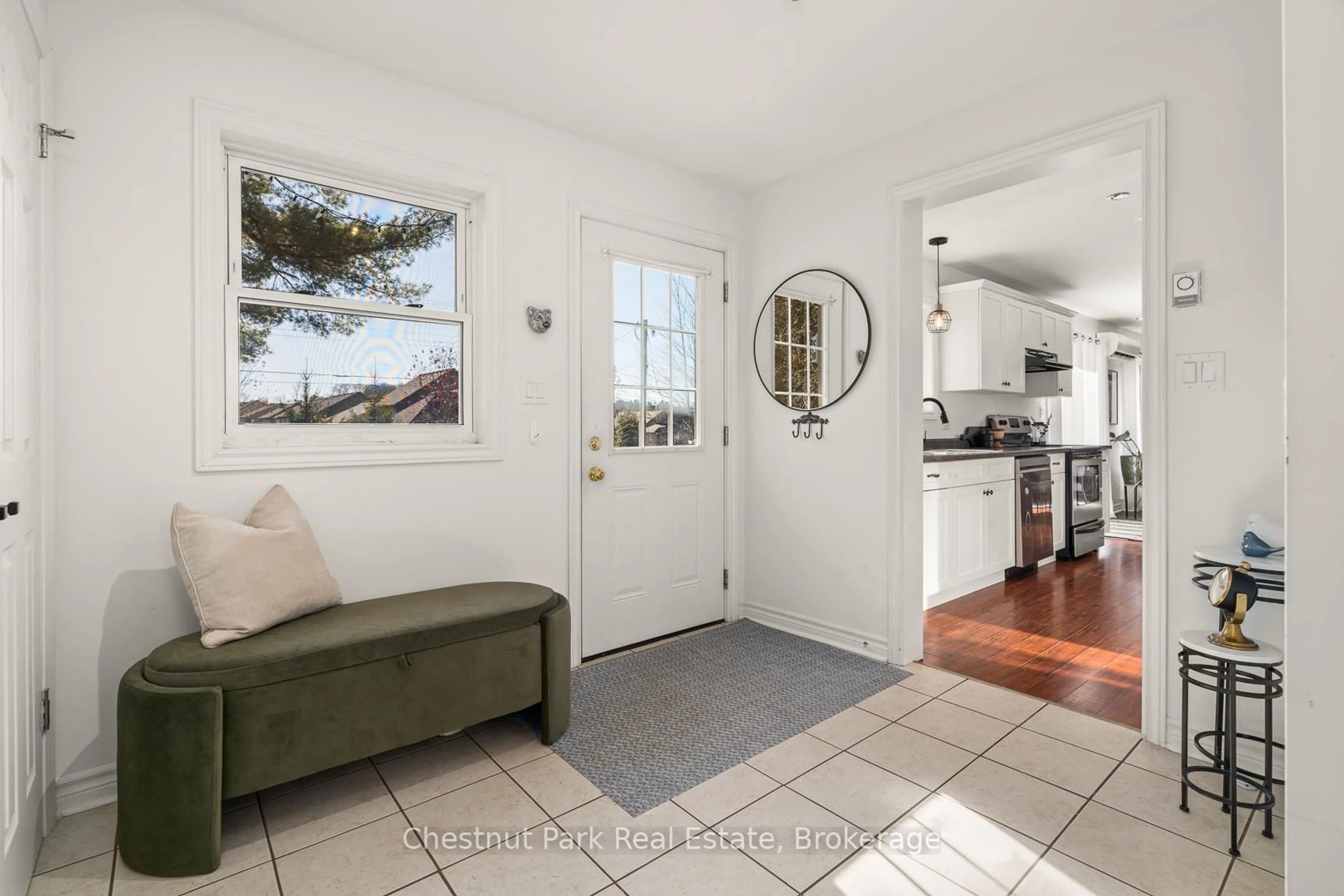 Indoor entryway for 39 Golf Course Rd, Huntsville Ontario P1H 1N7