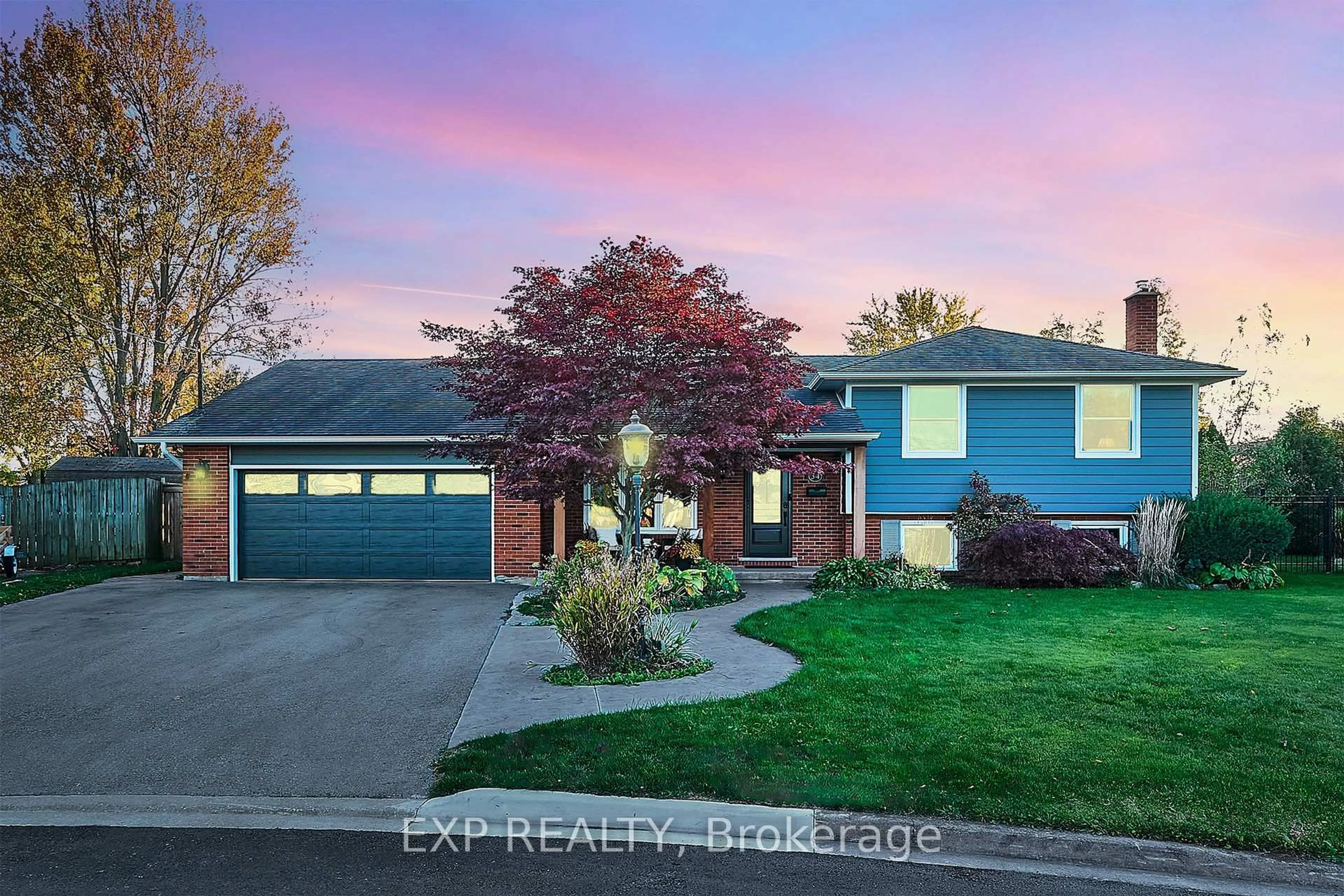 Home with vinyl exterior material, street for 34 Killins St, West Lincoln Ontario L0R 2A0