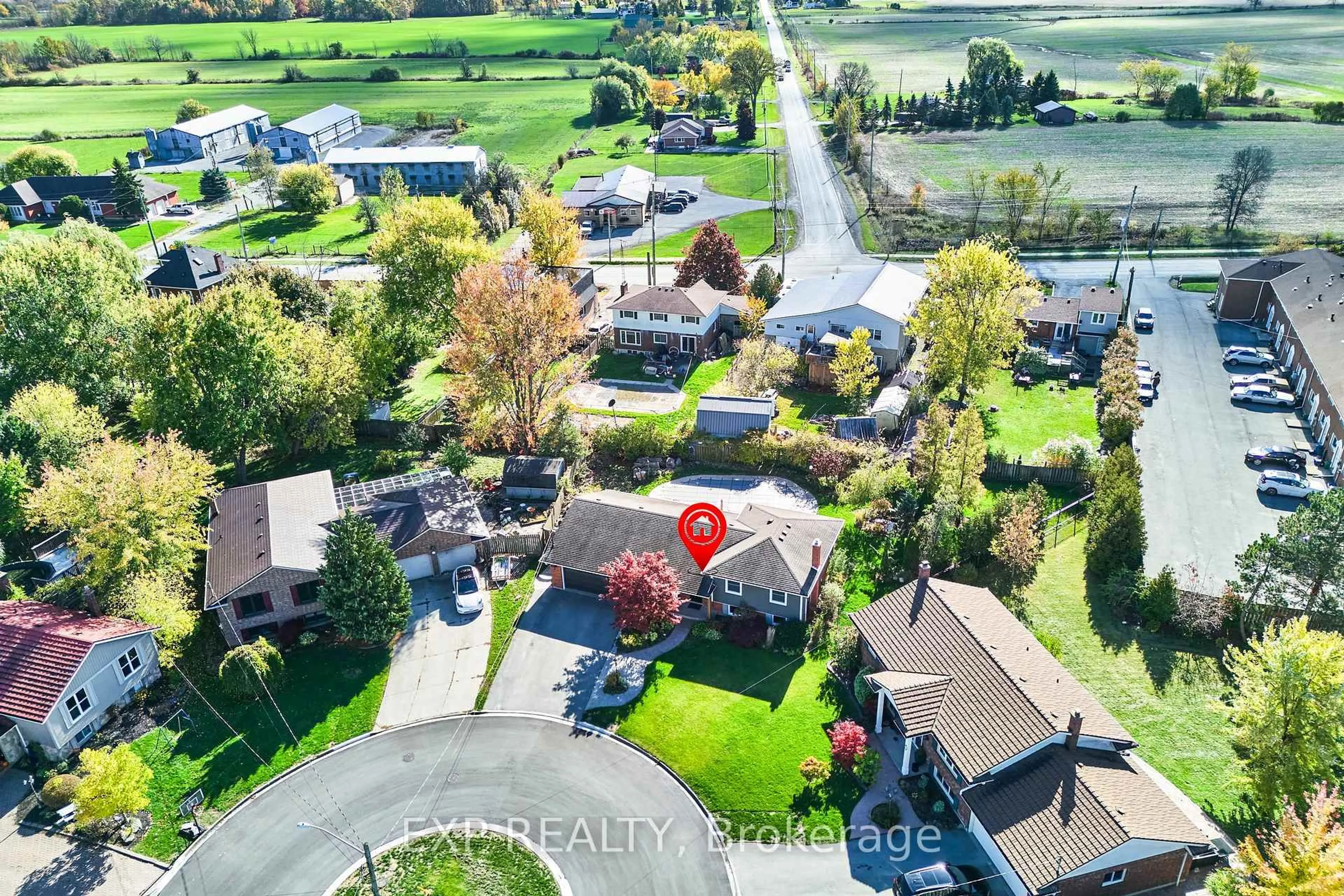 A pic from outside/outdoor area/front of a property/back of a property/a pic from drone, street for 34 Killins St, West Lincoln Ontario L0R 2A0