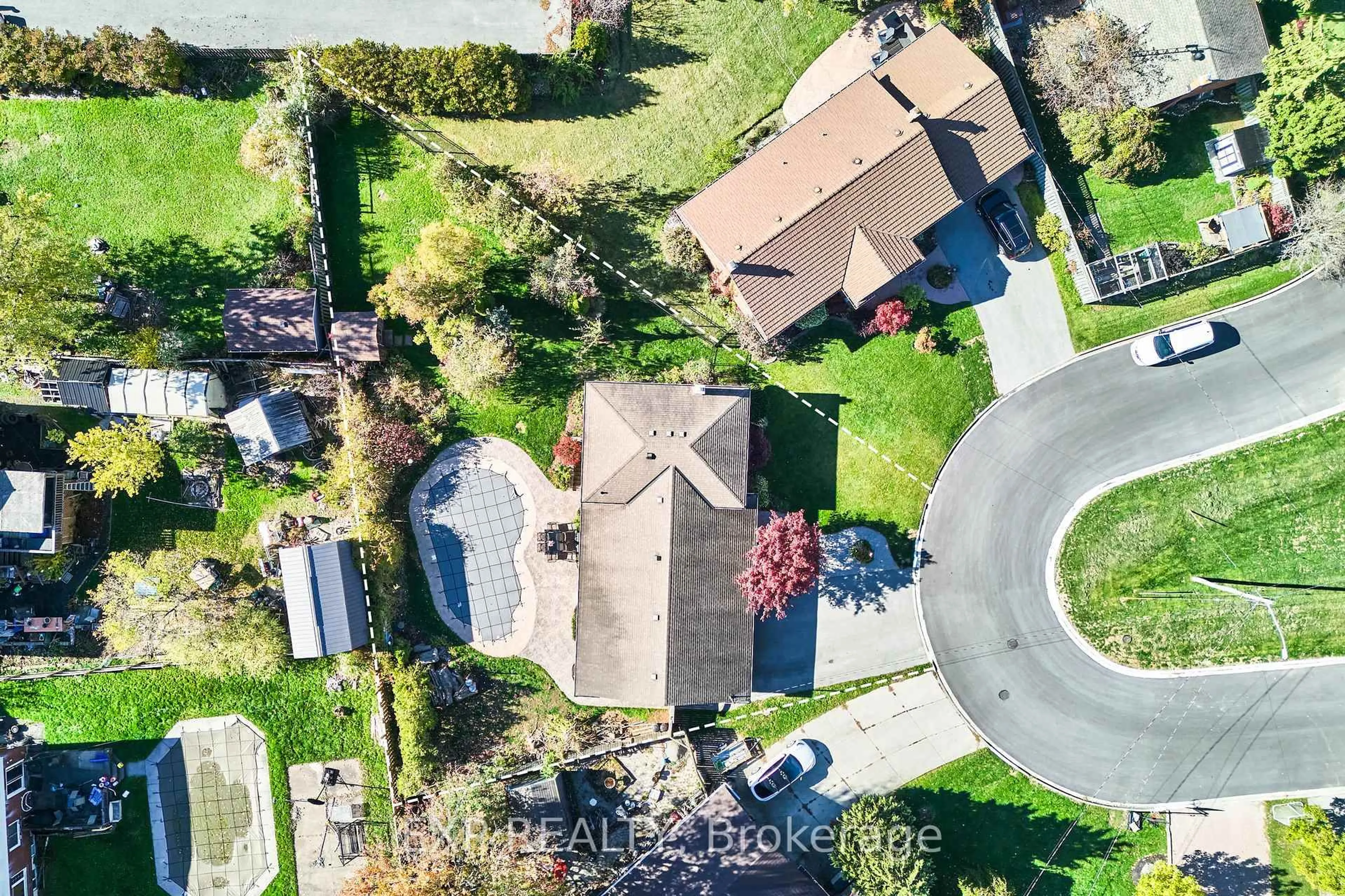 A pic from outside/outdoor area/front of a property/back of a property/a pic from drone, street for 34 Killins St, West Lincoln Ontario L0R 2A0