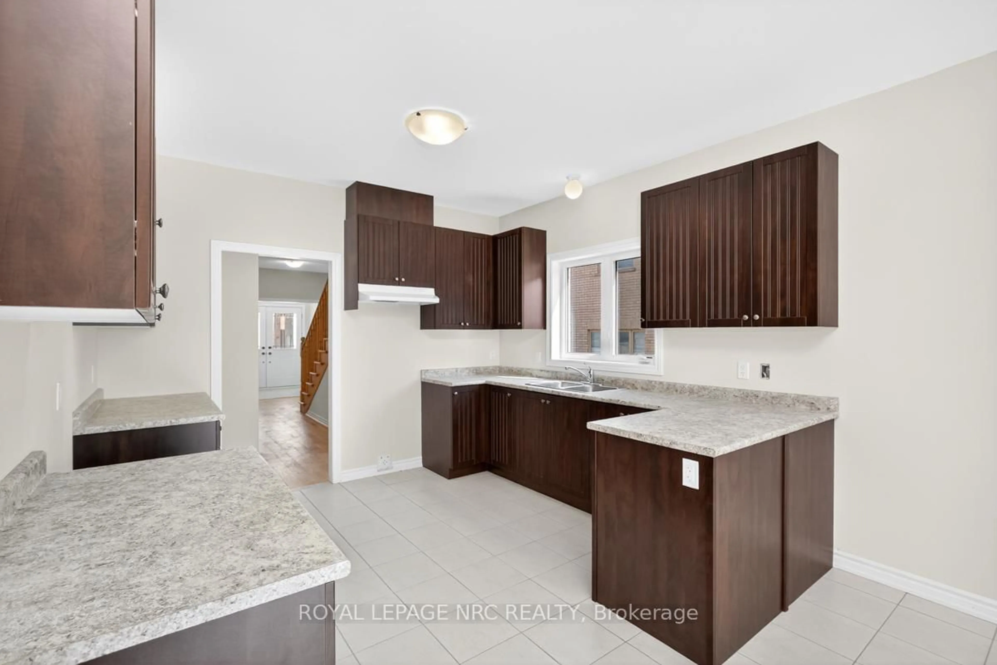 Open concept kitchen, ceramic/tile floor for 49 HUNTSWORTH Ave, Thorold Ontario L2V 0N2