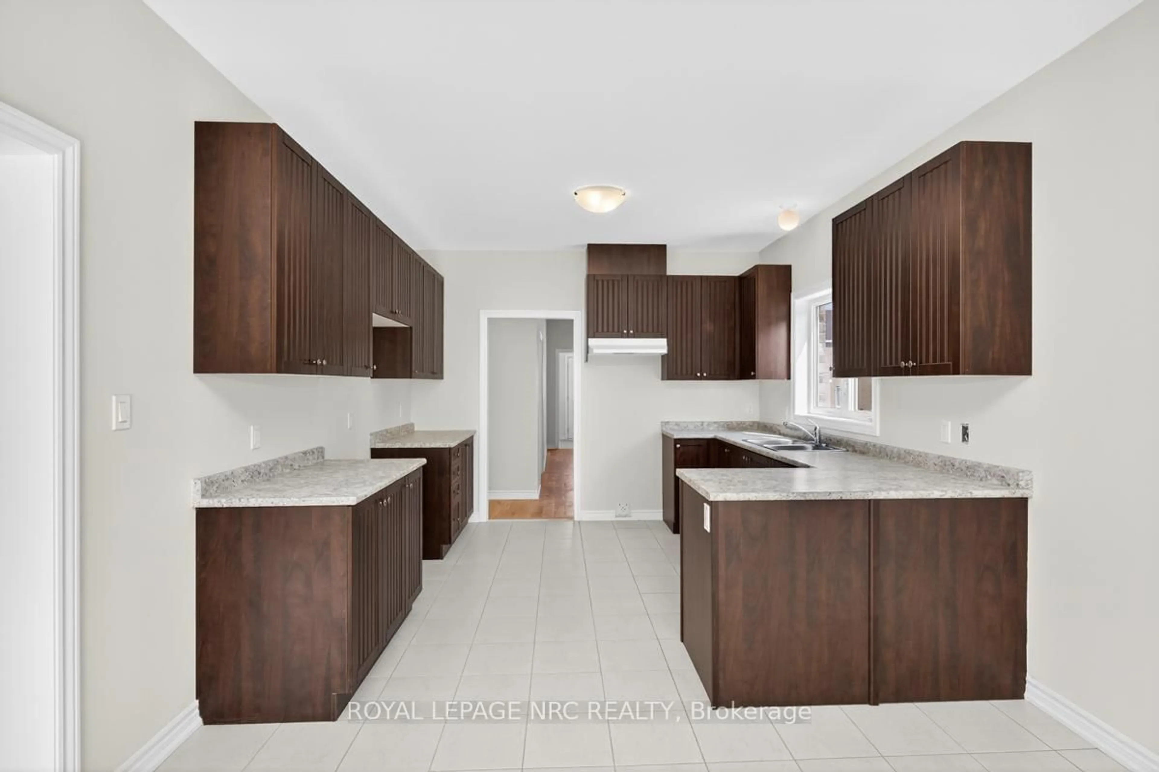 Standard kitchen, unknown for 49 HUNTSWORTH Ave, Thorold Ontario L2V 0N2