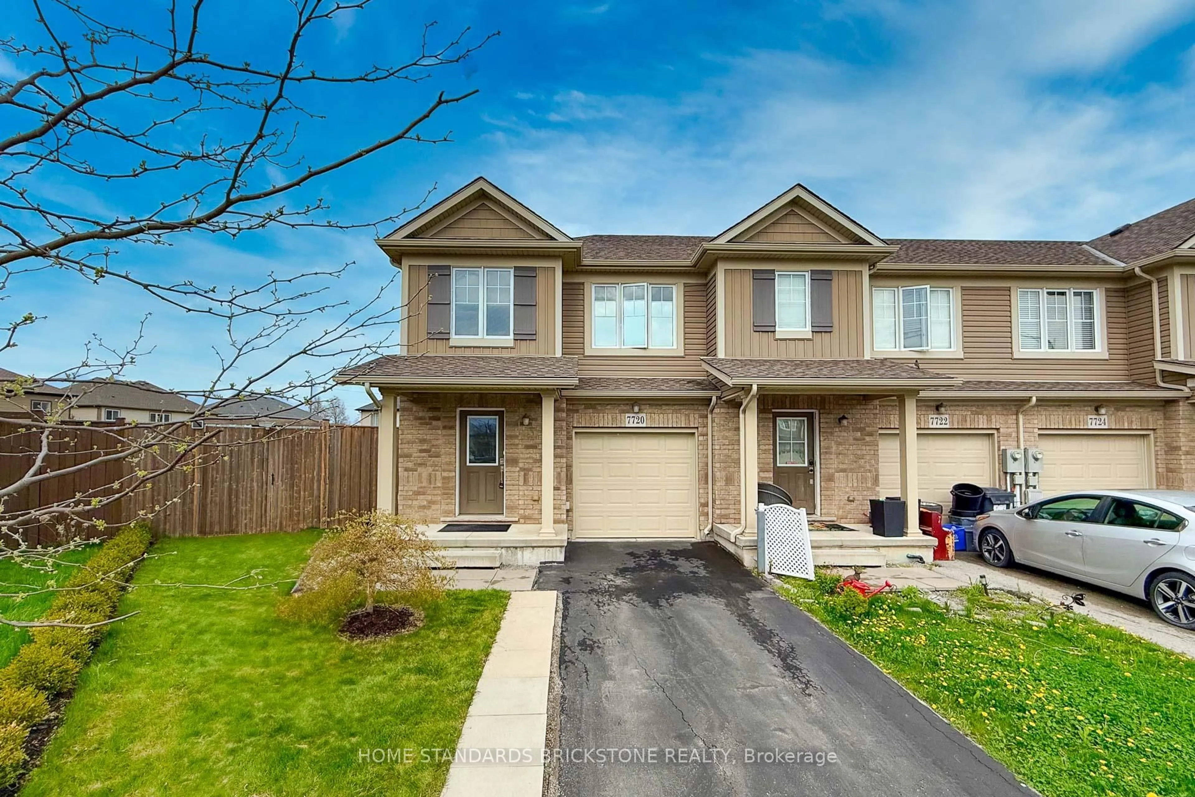 A pic from outside/outdoor area/front of a property/back of a property/a pic from drone, street for 7720 Shaw St, Niagara Falls Ontario L2G 0H1