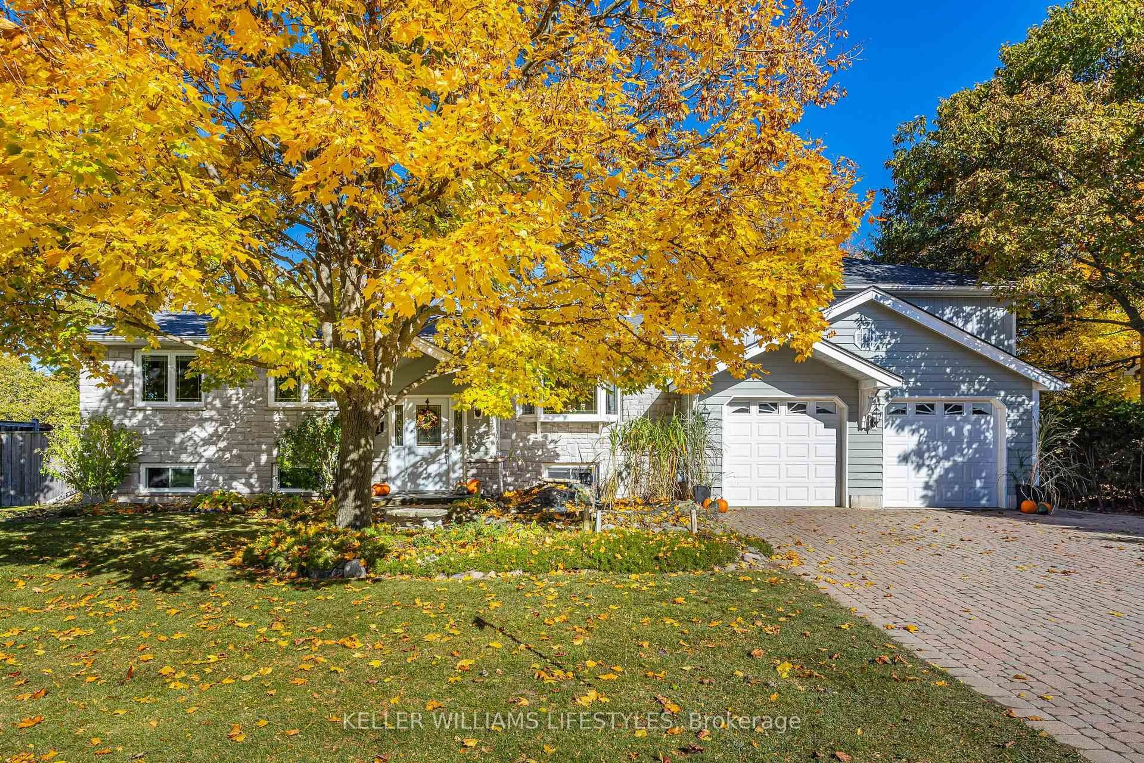 A pic from outside/outdoor area/front of a property/back of a property/a pic from drone, street for 11 Hawthorn Cres, North Middlesex Ontario N0M 1A0